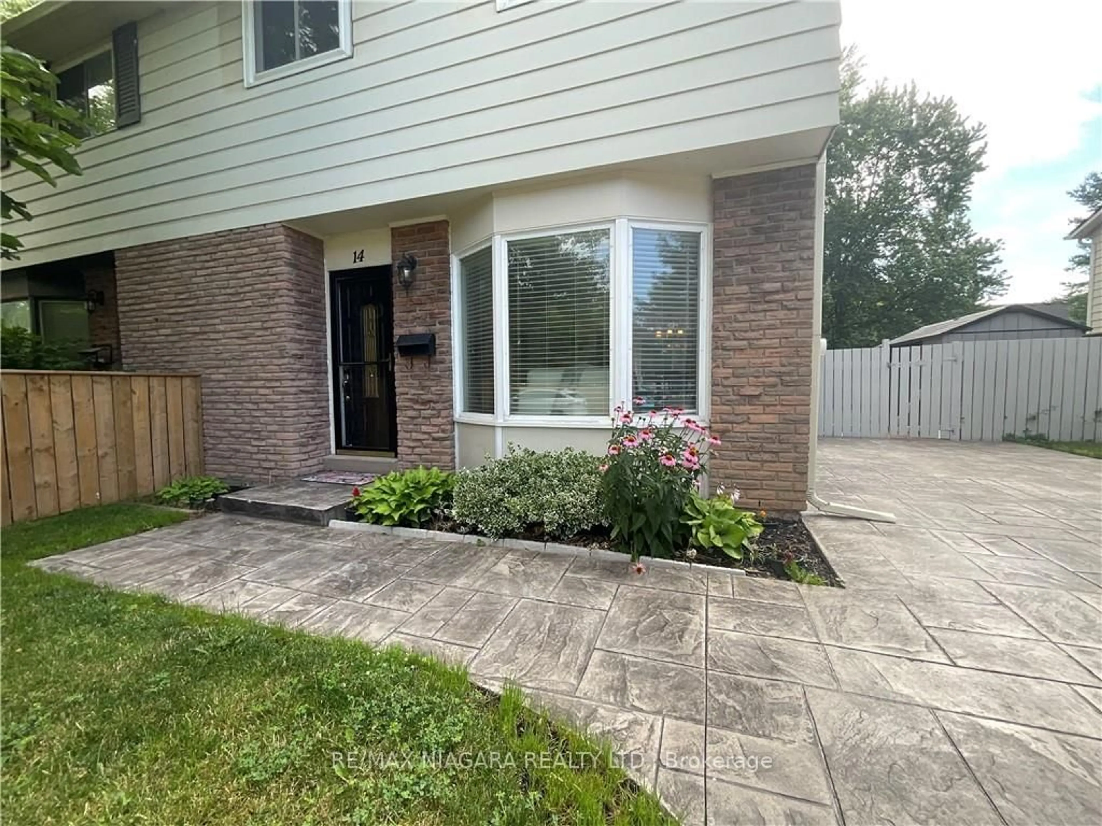 Home with brick exterior material for 14 Stockwell Rd, St. Catharines Ontario L2N 6P7