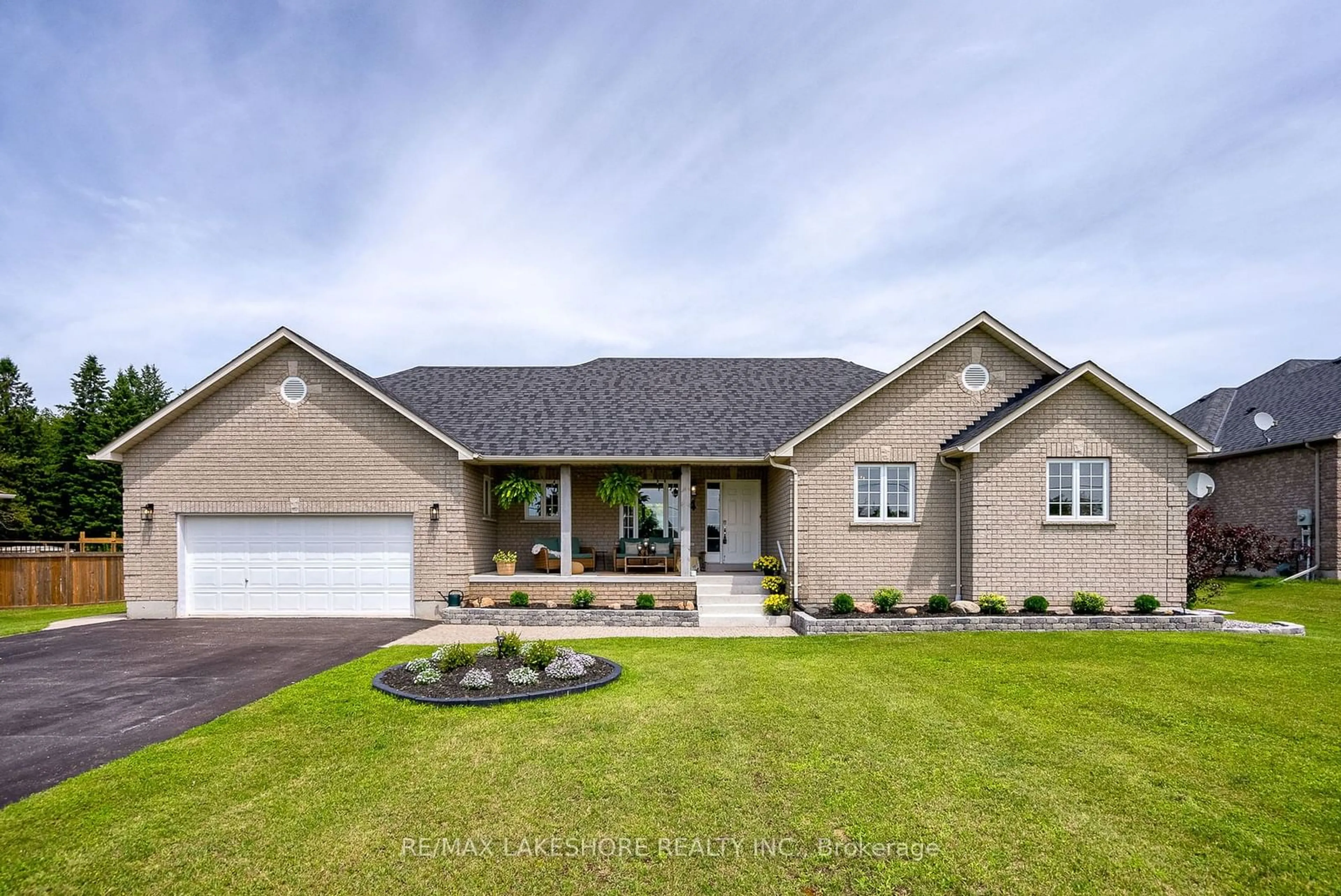 Frontside or backside of a home for 4 LYNDEN Crt, Hamilton Township Ontario K9A 4J9