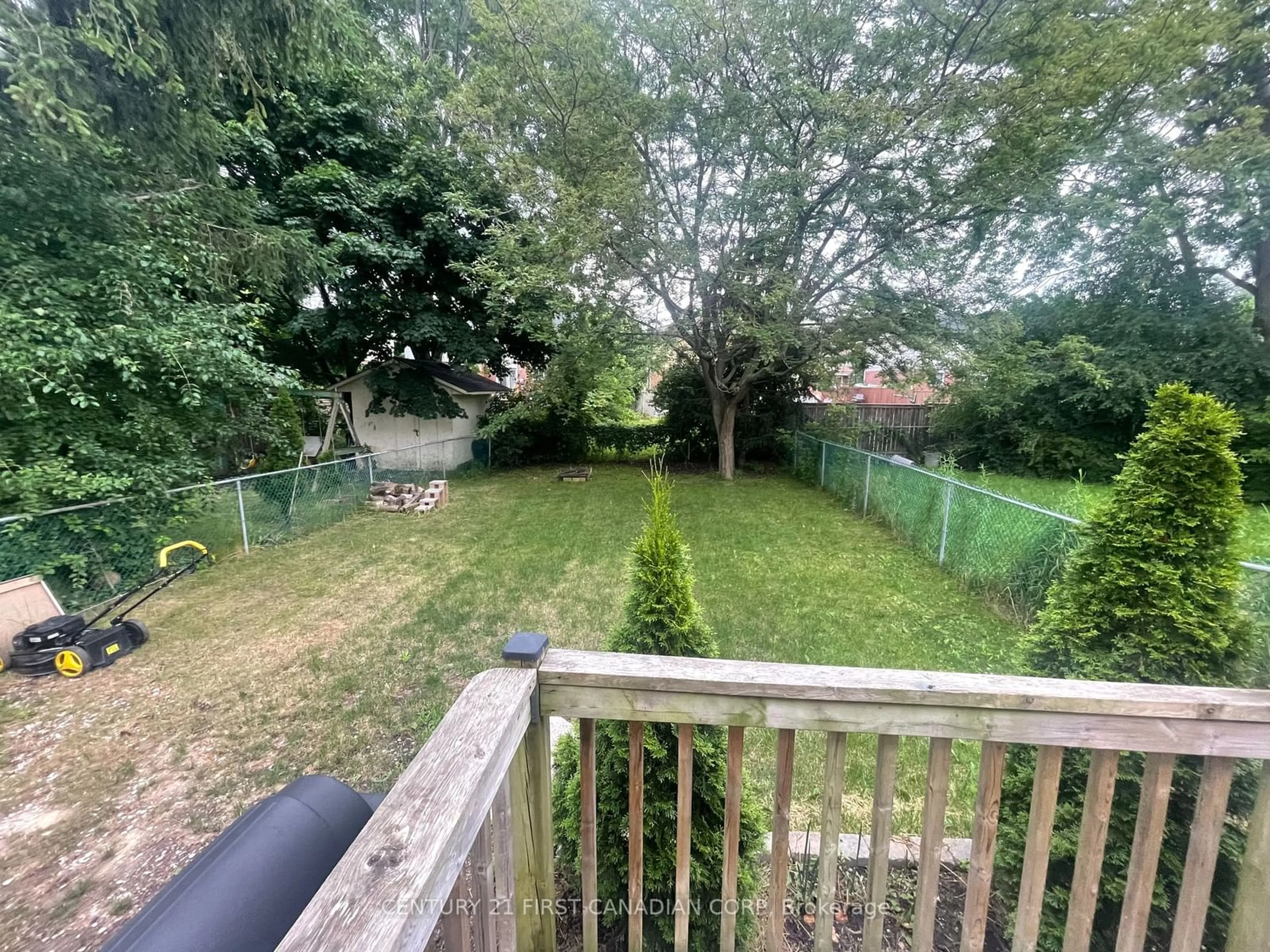 Fenced yard for 81 Augusta Cres, London Ontario N6E 2C9