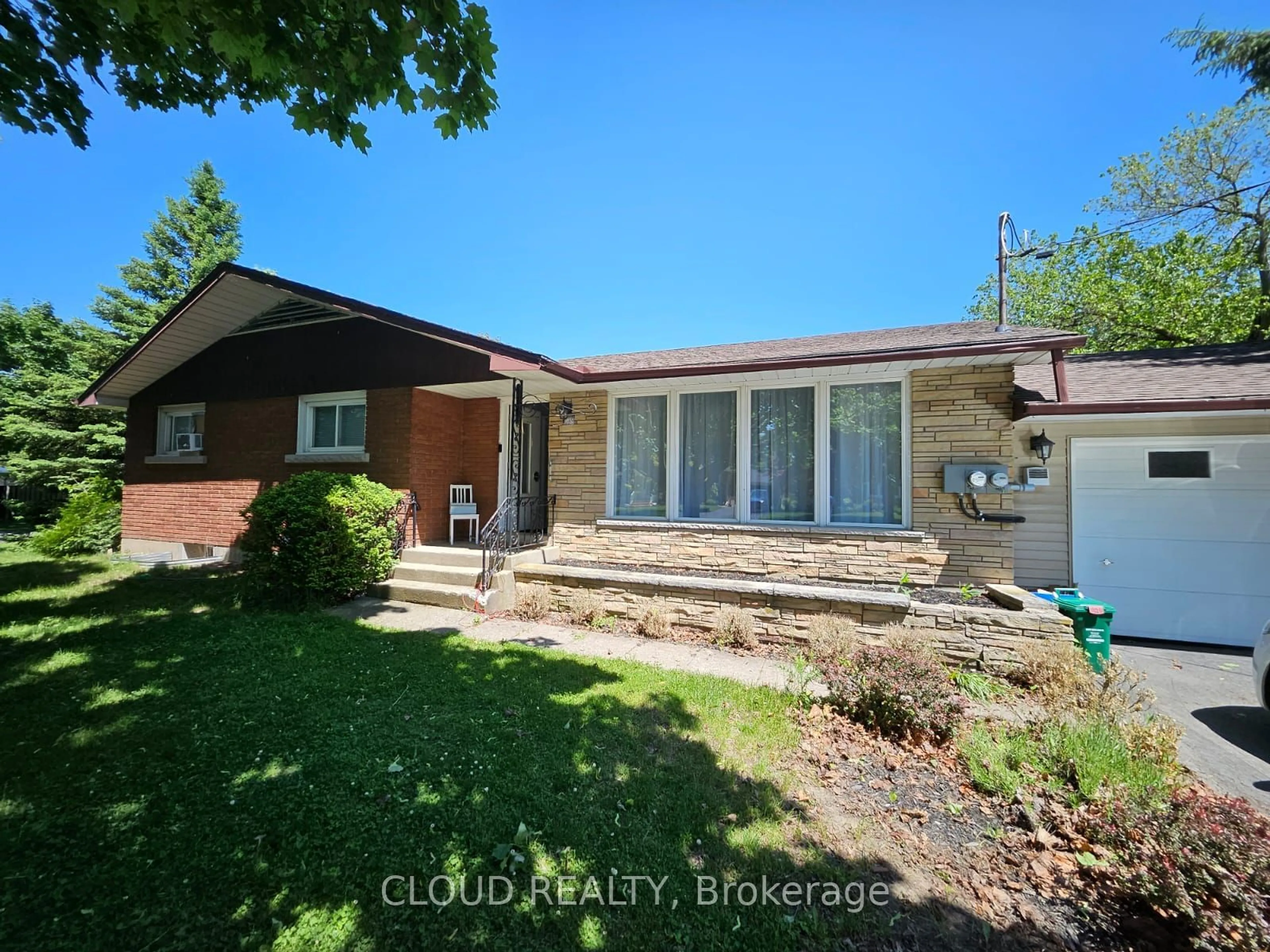 Frontside or backside of a home for 33 Albany Dr, St. Catharines Ontario L2N 3T6