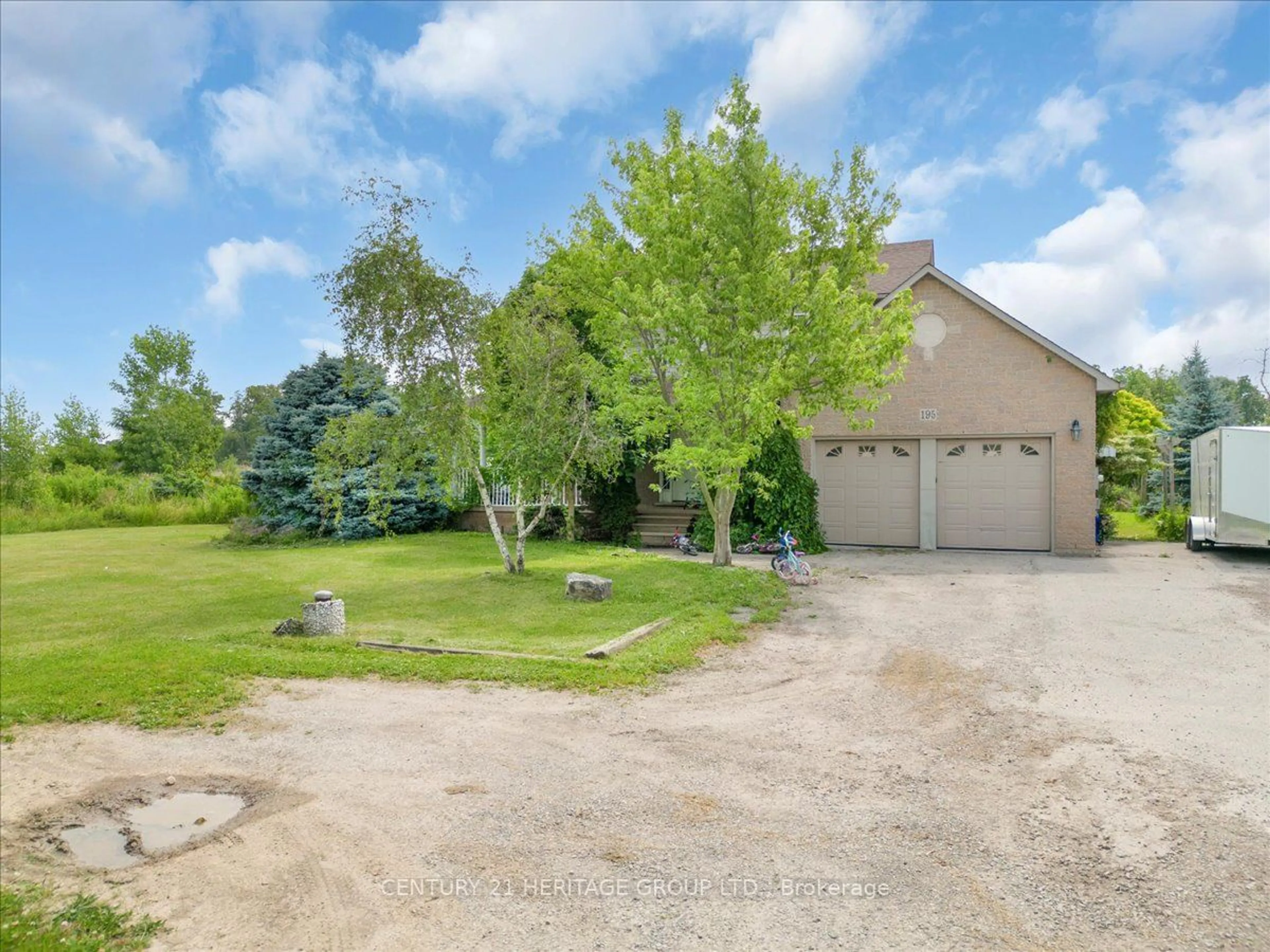 Frontside or backside of a home for 195 Woolverton Rd, Grimsby Ontario L3M 4E7