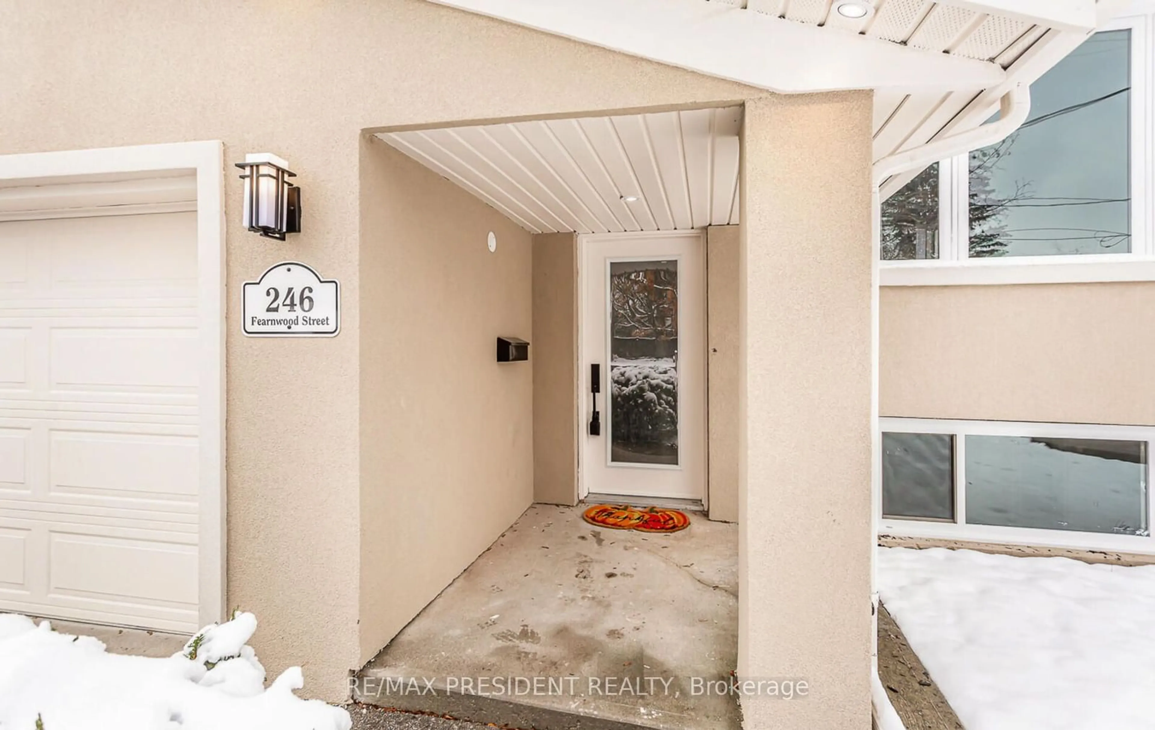 Indoor entryway for 246 Fearnwood St #Unit 2, Cambridge Ontario N3C 1B6