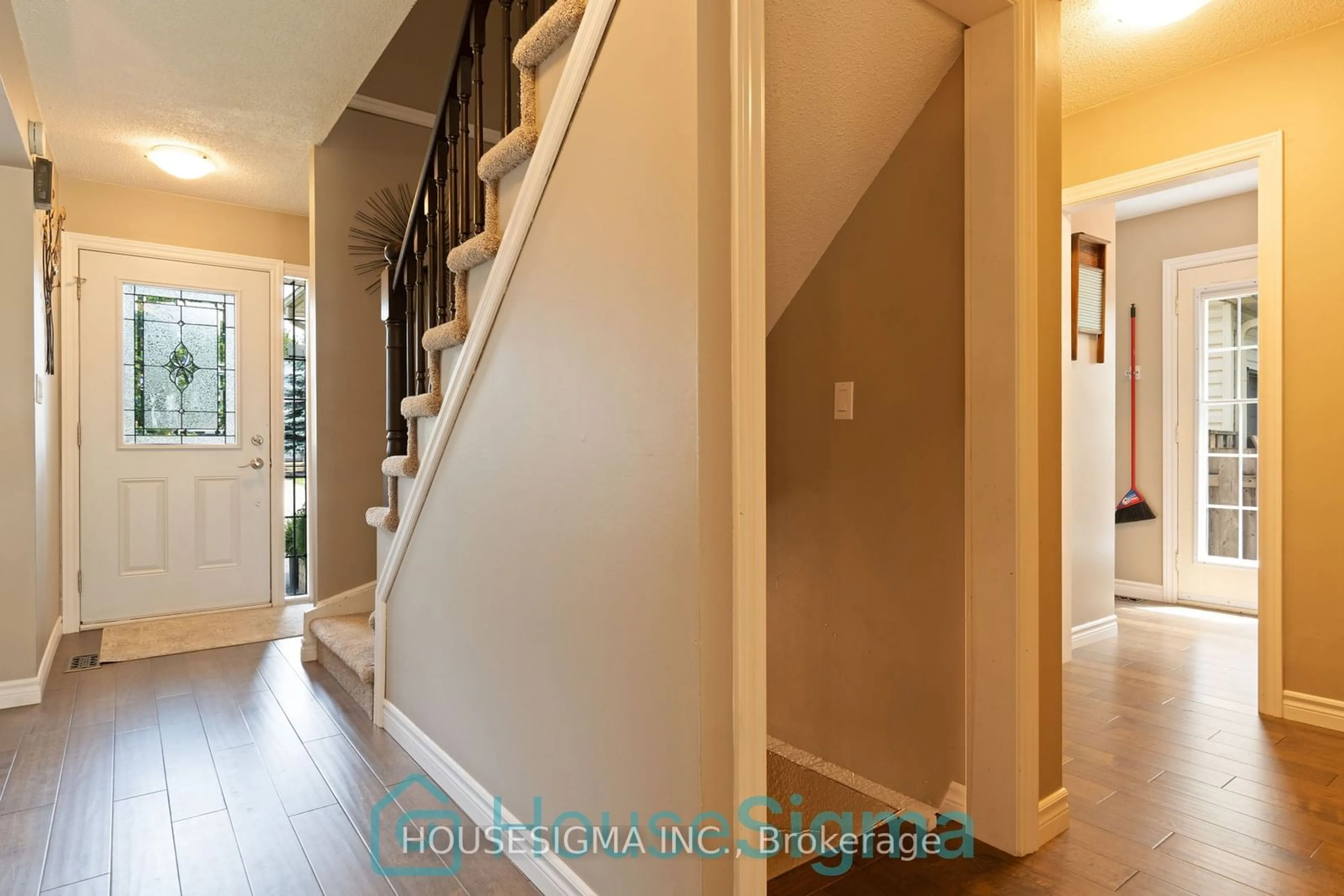 Indoor entryway for 651 Holman Cres, Centre Wellington Ontario N1M 3M2