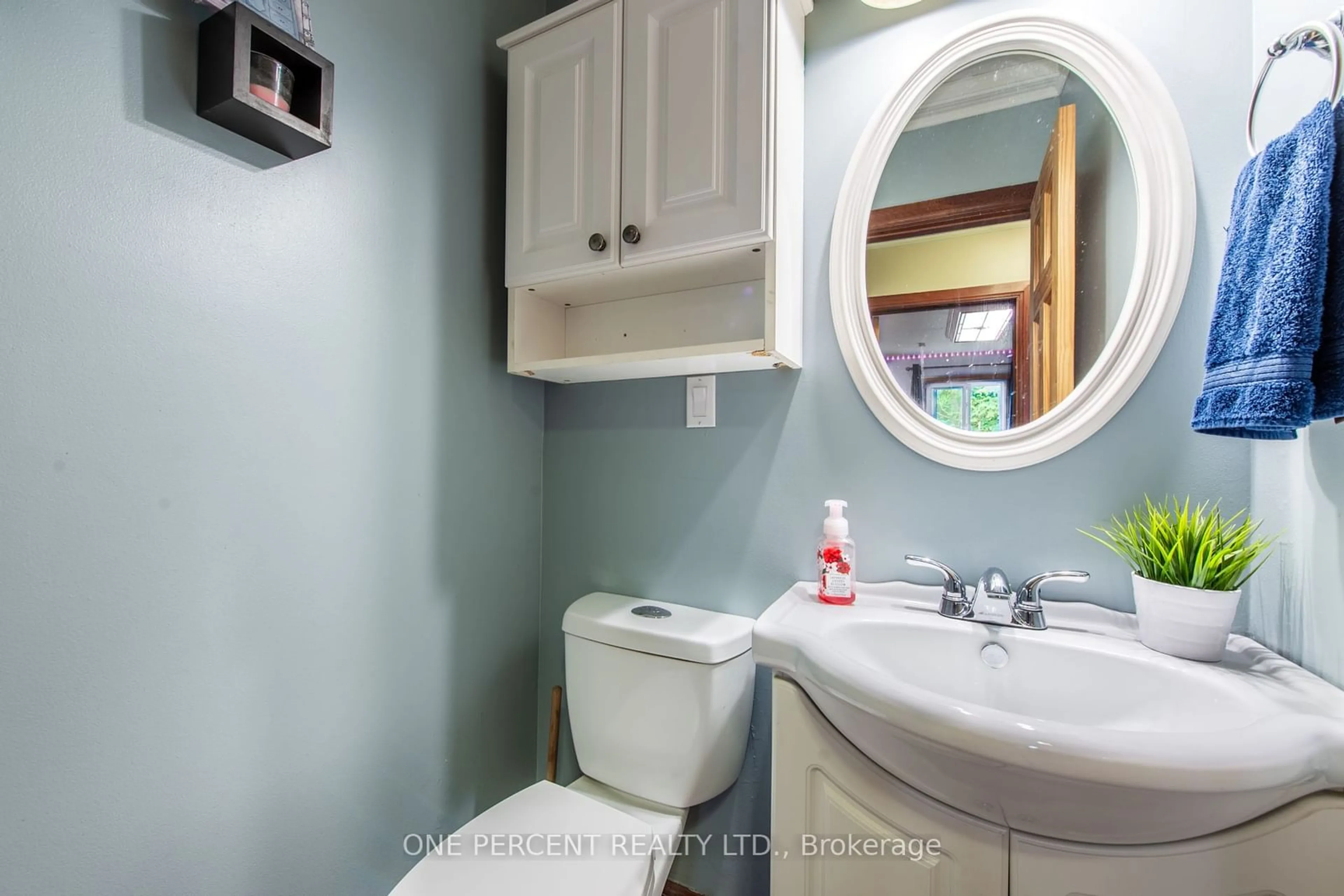 Standard bathroom for 16 Nelson St, Centre Wellington Ontario N0B 1J0