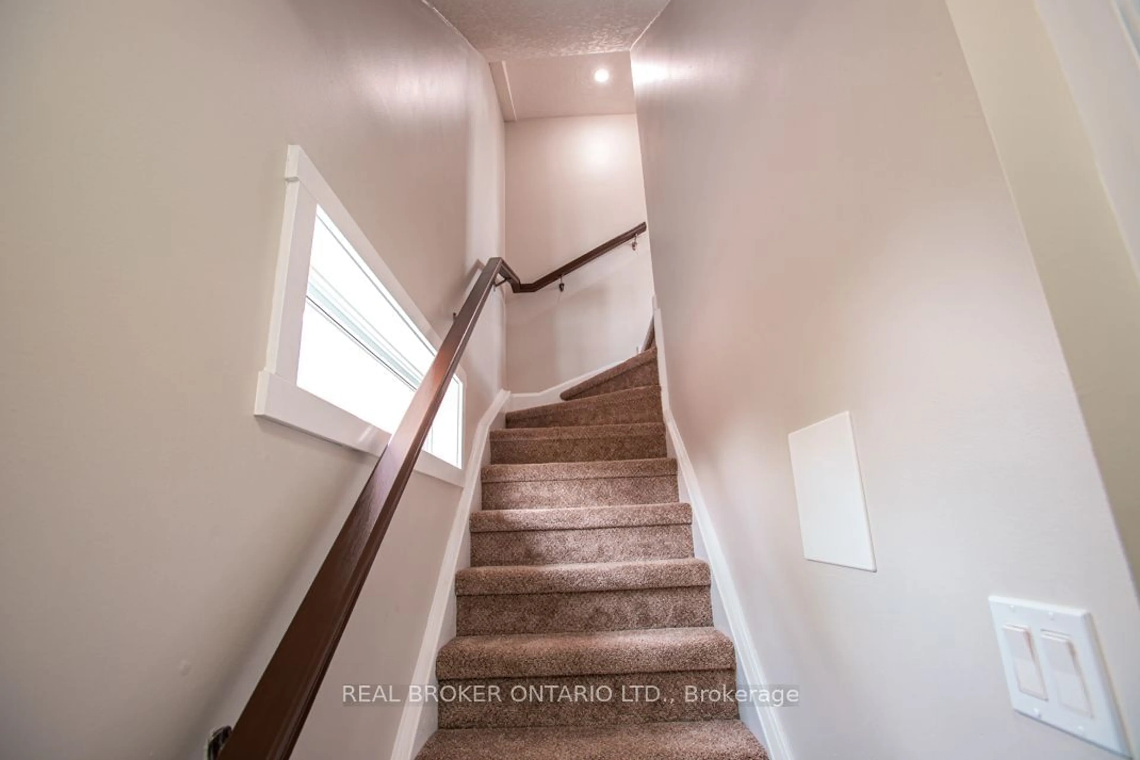Stairs for 489 East Ave #B, Kitchener Ontario N2H 0A8