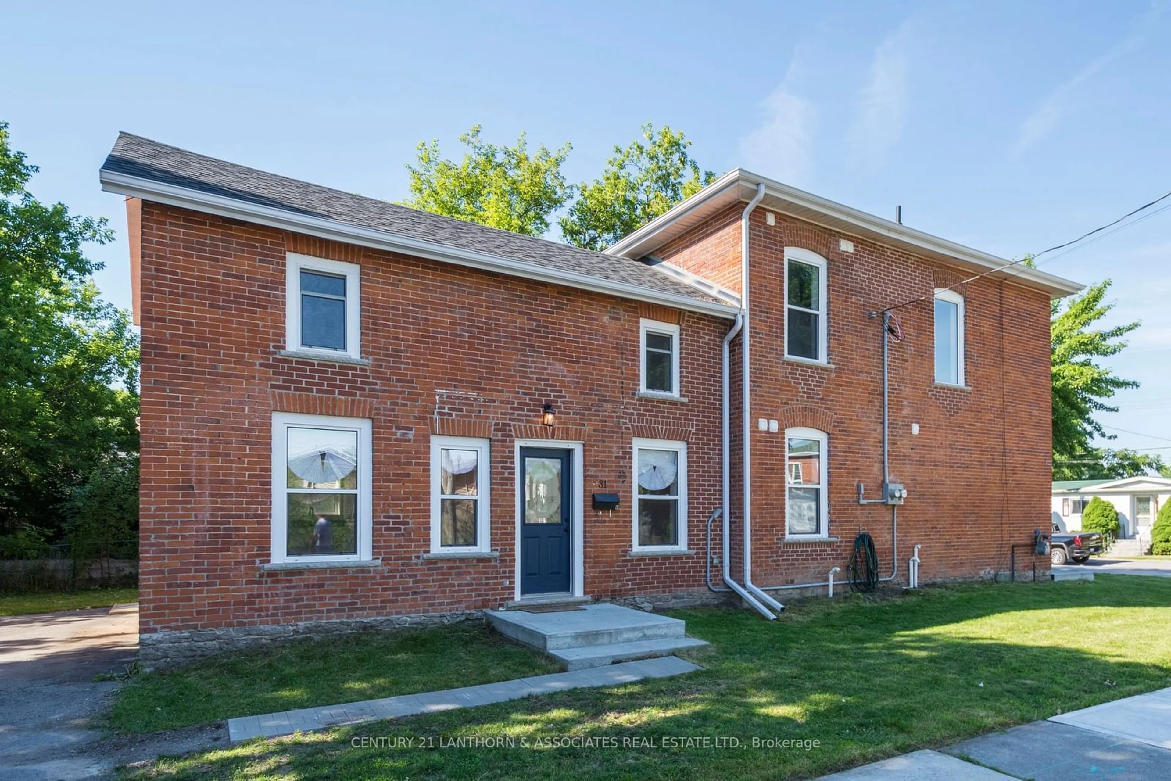 Home with brick exterior material for 31 Bettes St, Belleville Ontario K8N 3W5