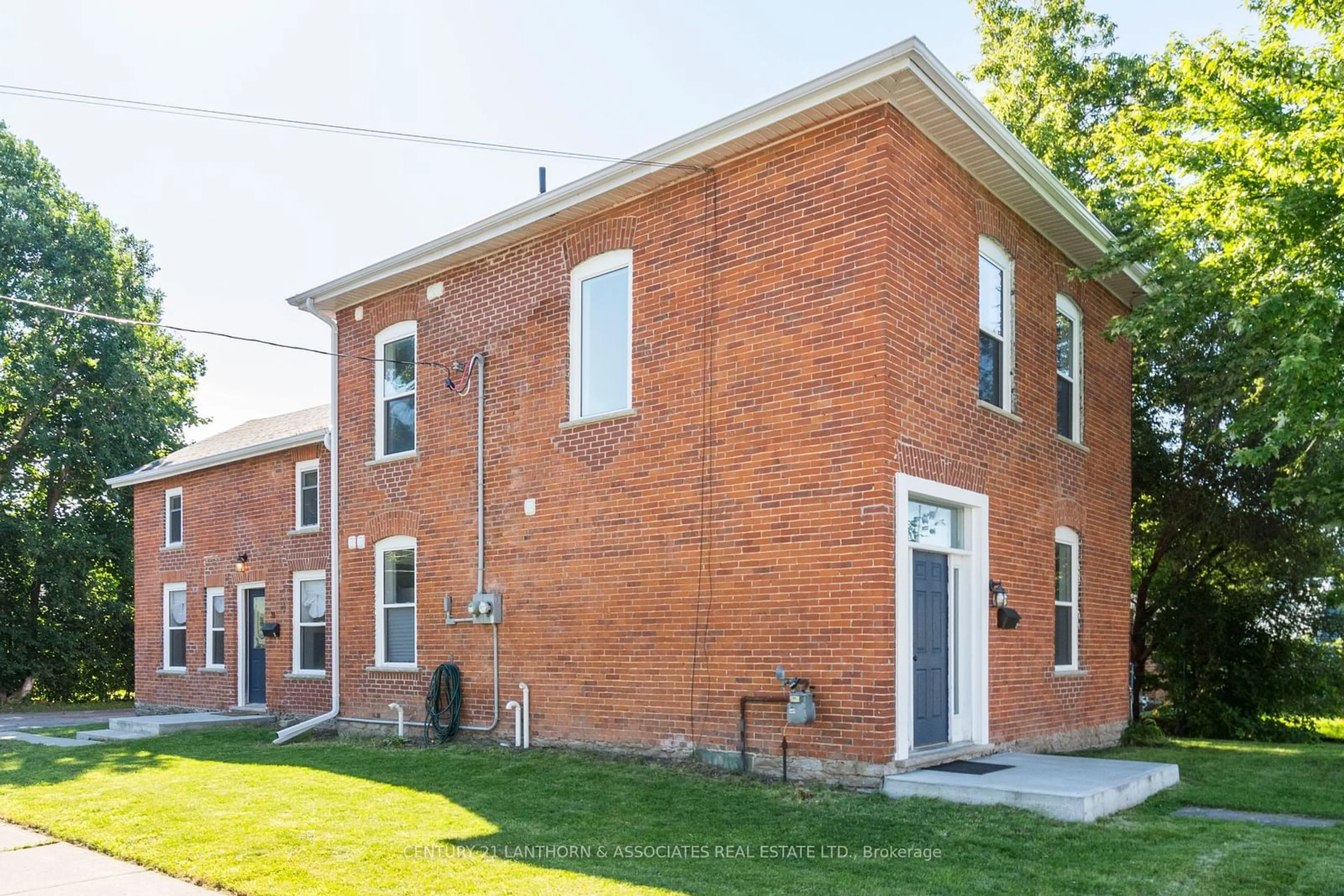Home with brick exterior material for 31 Bettes St, Belleville Ontario K8N 3W5