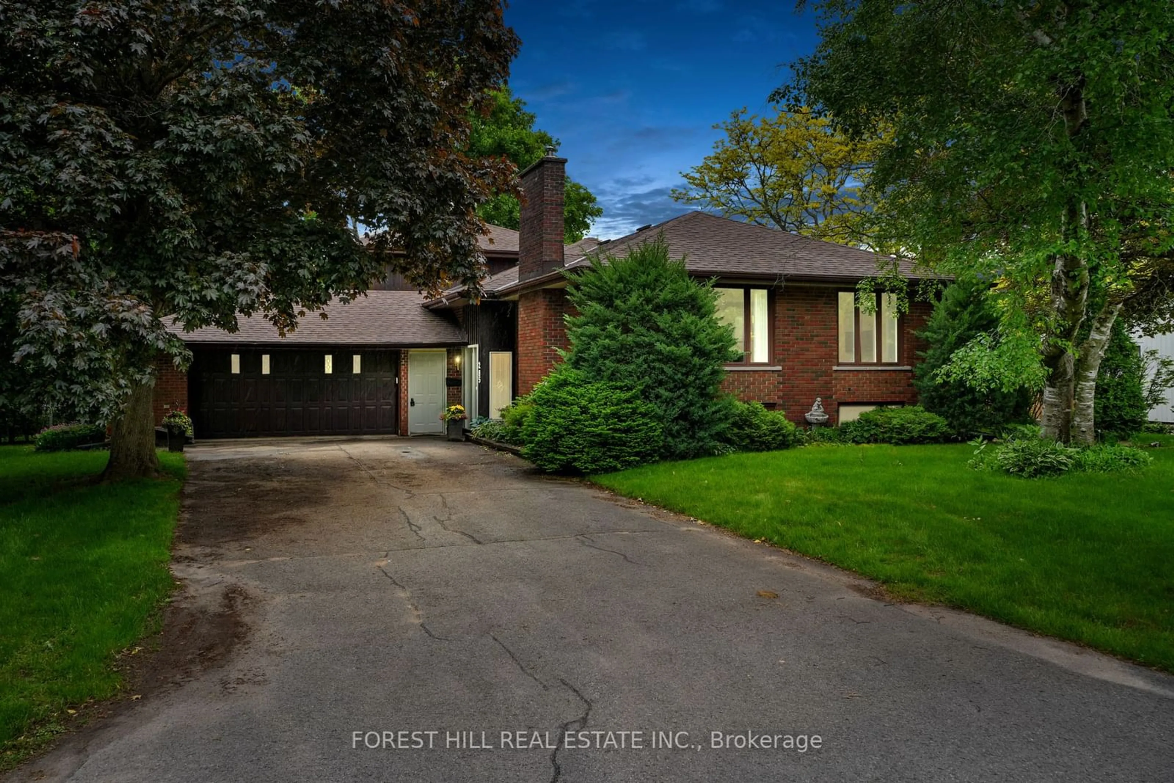 Frontside or backside of a home for 285 Cottonwood Dr, Peterborough Ontario K9J 6N5