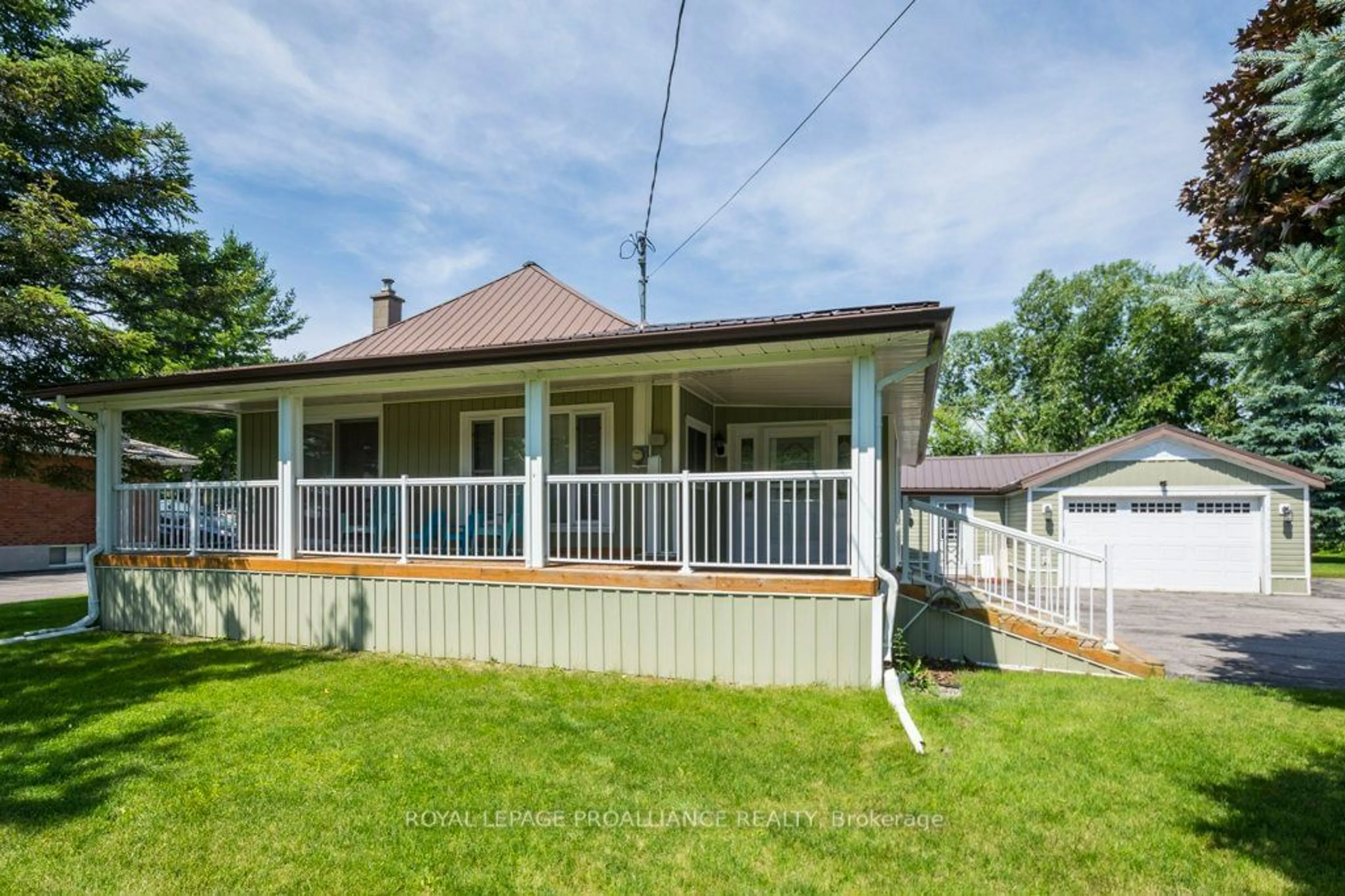 Frontside or backside of a home for 262 South Trent St, Quinte West Ontario K0K 1C0