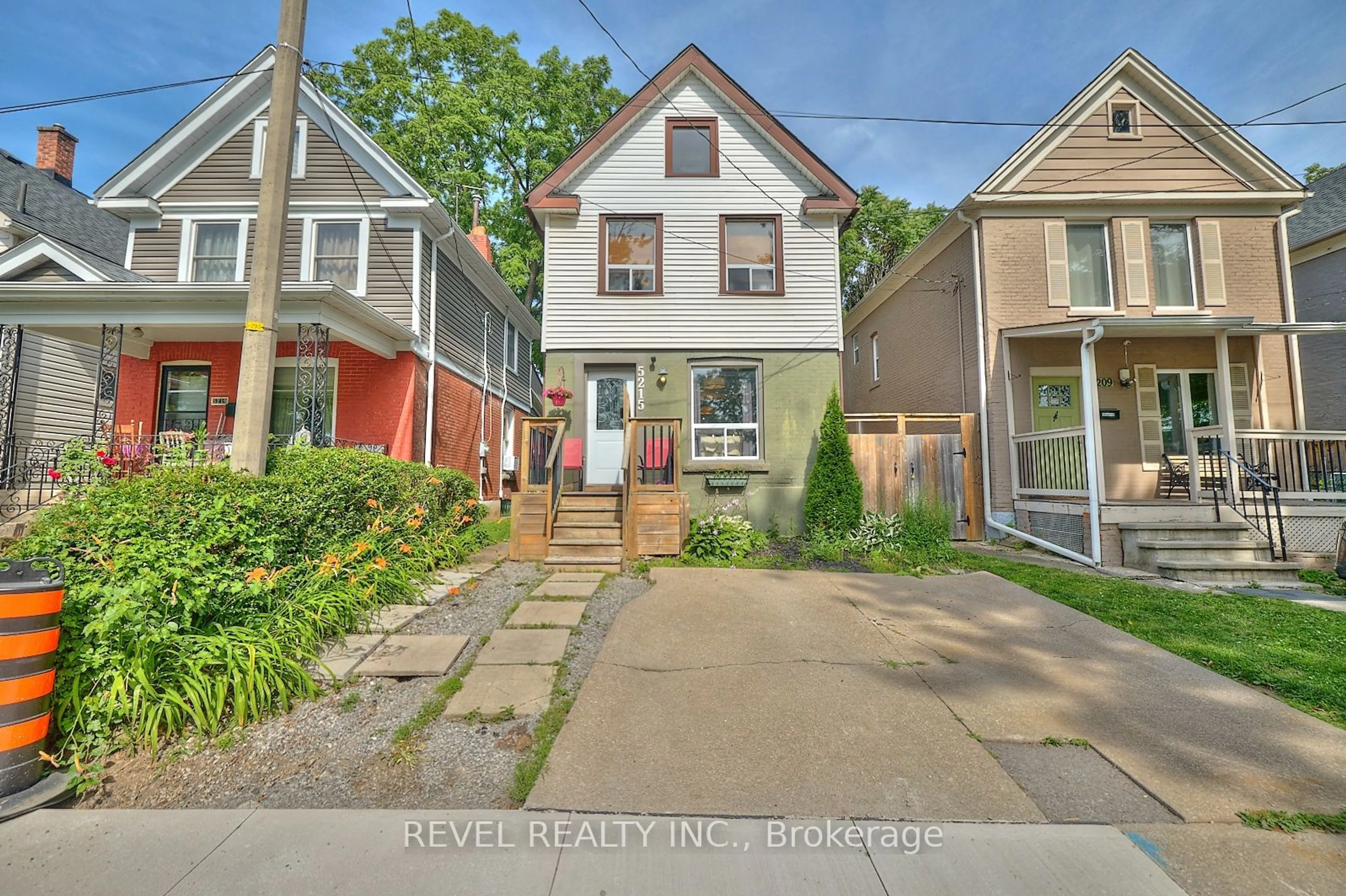 Street view for 5215 Palmer Ave, Niagara Falls Ontario L2E 3T9