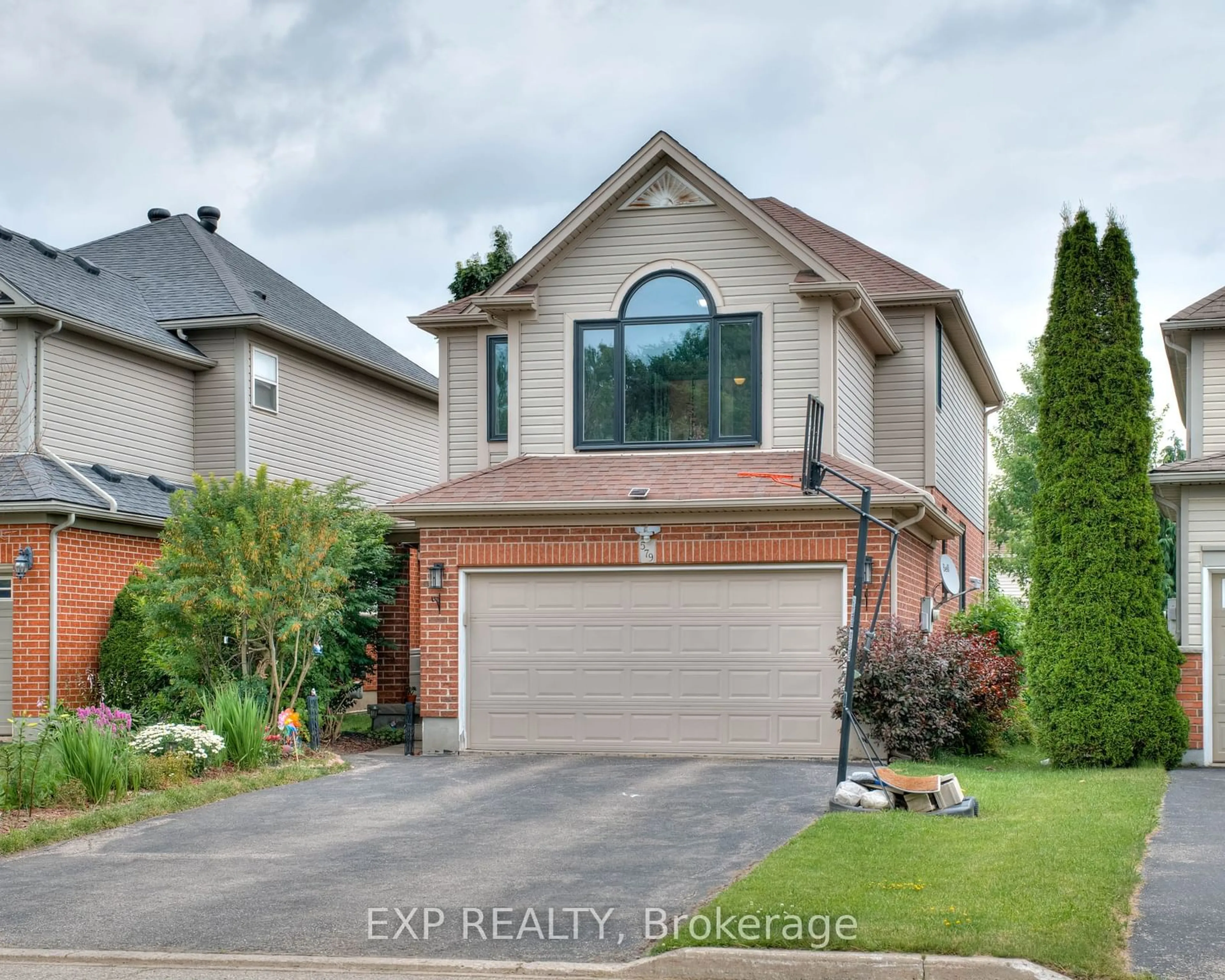 Frontside or backside of a home for 579 Brookmill Cres, Waterloo Ontario N2V 2L9