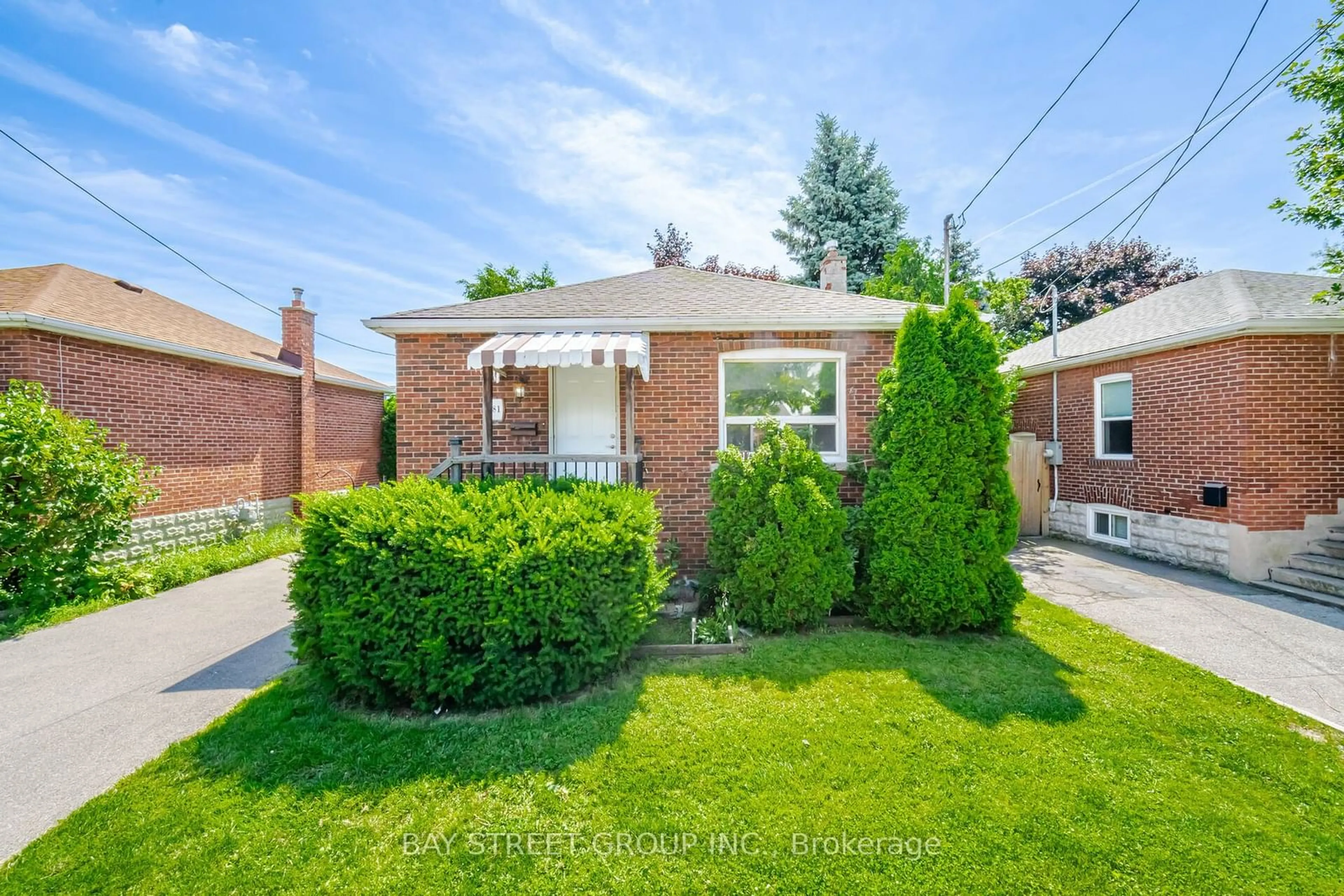 Home with brick exterior material for 81 East 11th St, Hamilton Ontario L9A 3T3