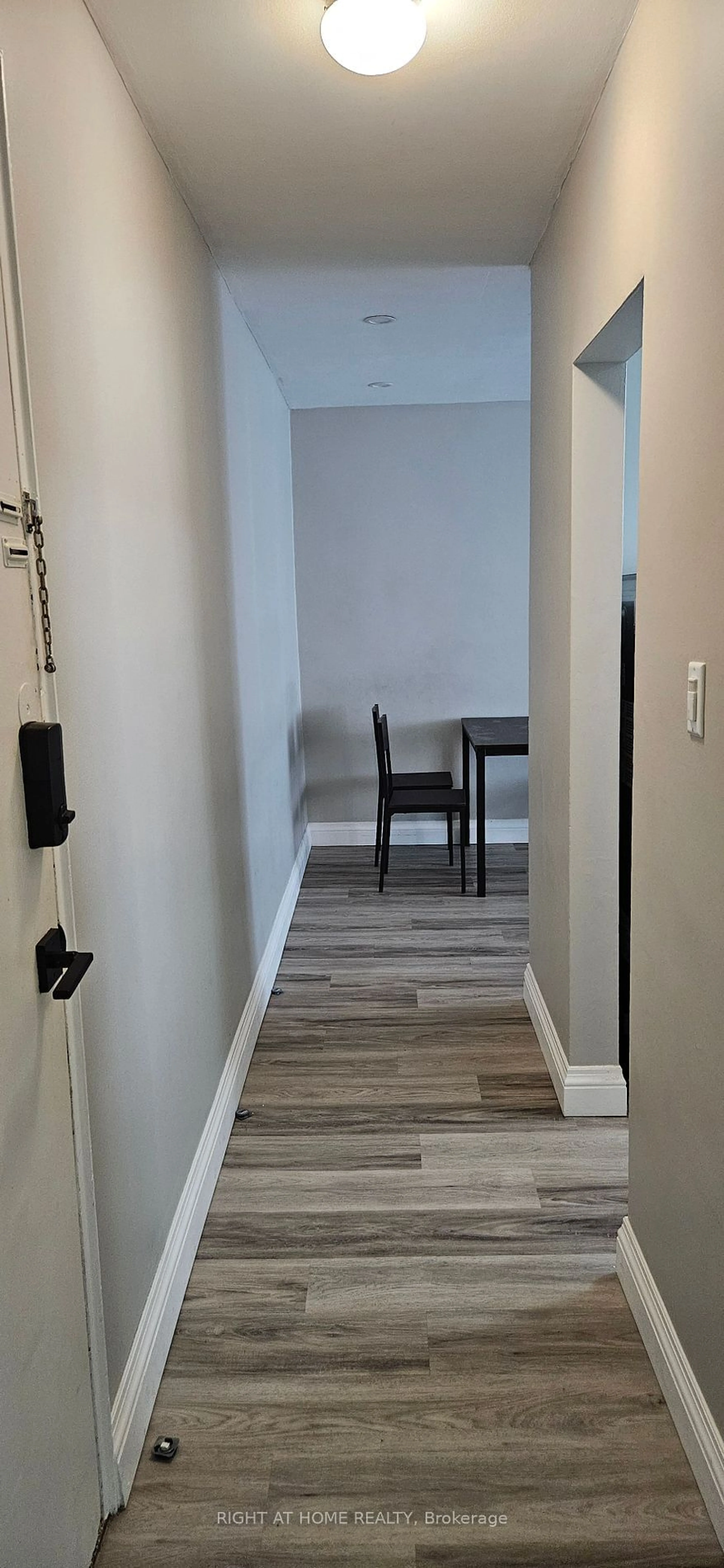 A pic of a room for 37 Mericourt Rd #103, Hamilton Ontario L8S 2N5