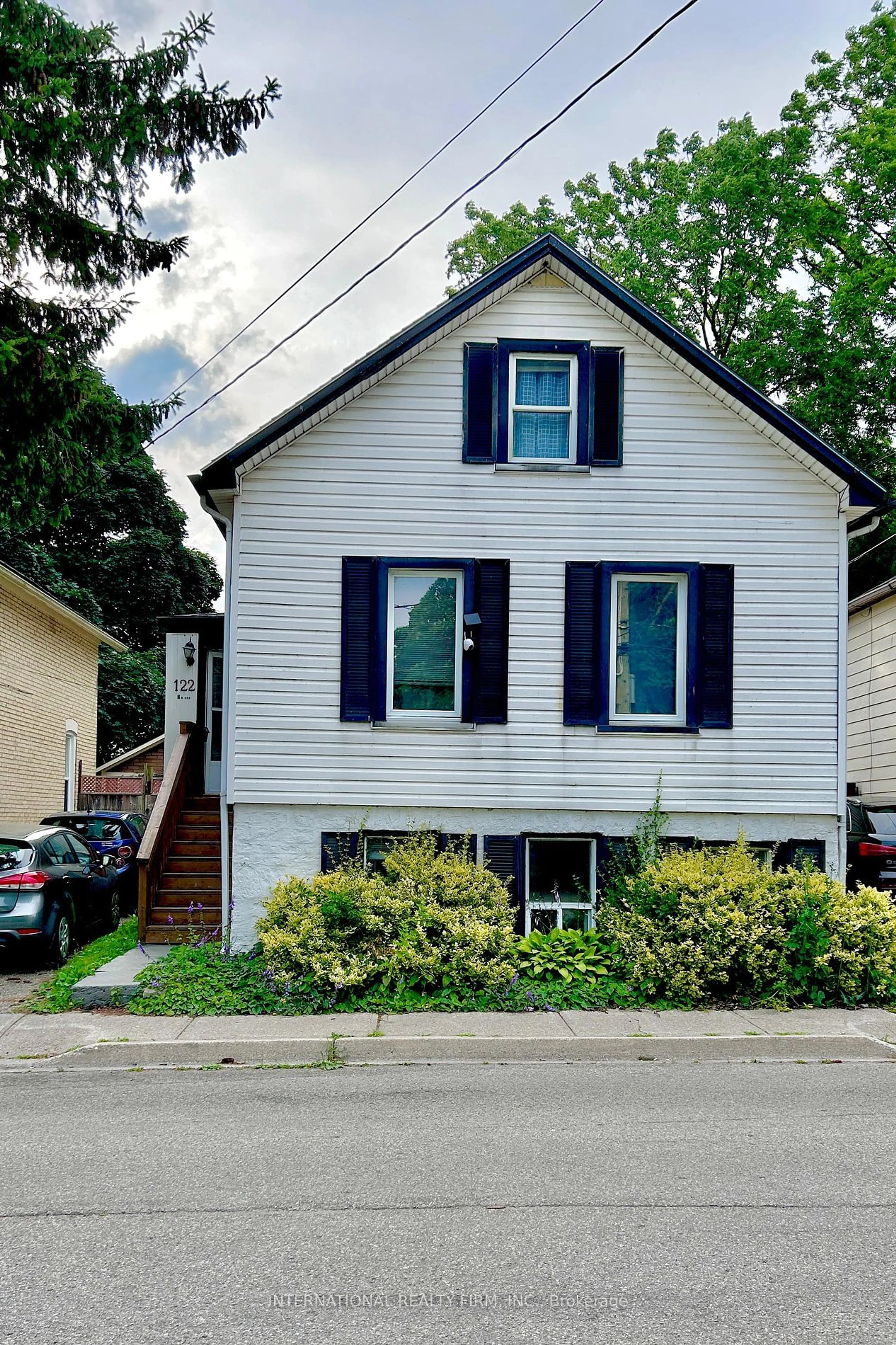 Frontside or backside of a home for 122 Montrose St, Cambridge Ontario N3H 2H4