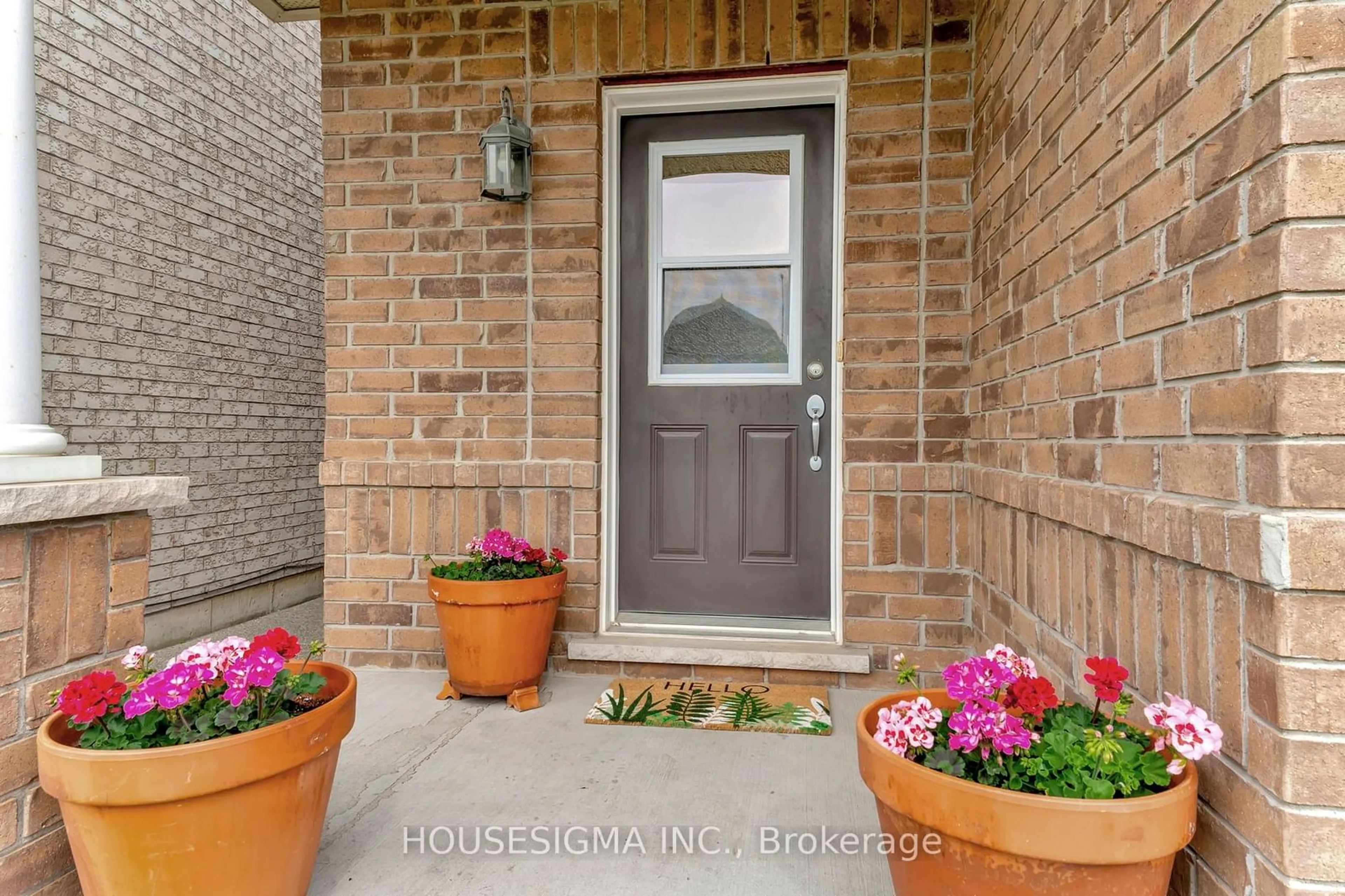 Indoor entryway for 114 Irwin Ave, Hamilton Ontario L9K 0G1