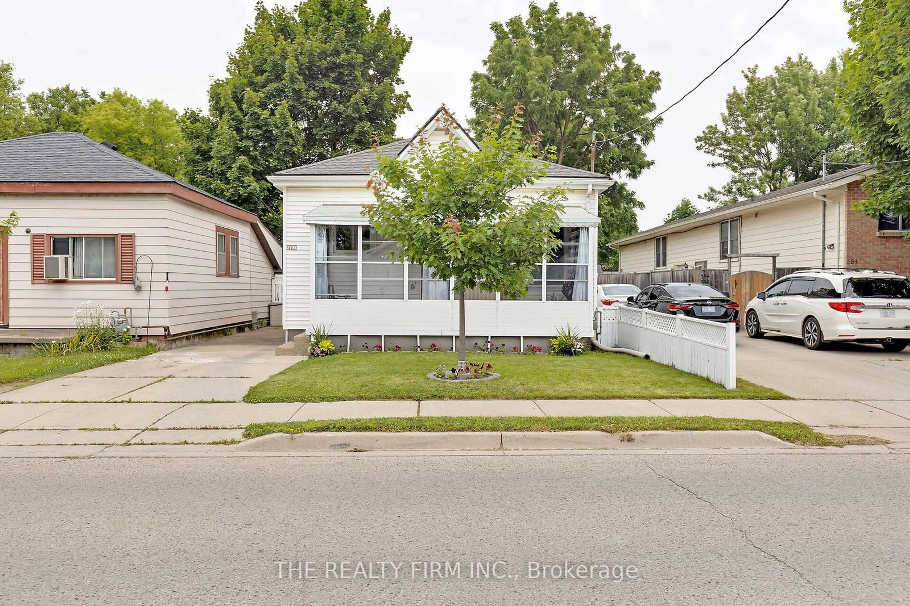 Frontside or backside of a home for 582 Hill St, London Ontario N6B 1G1