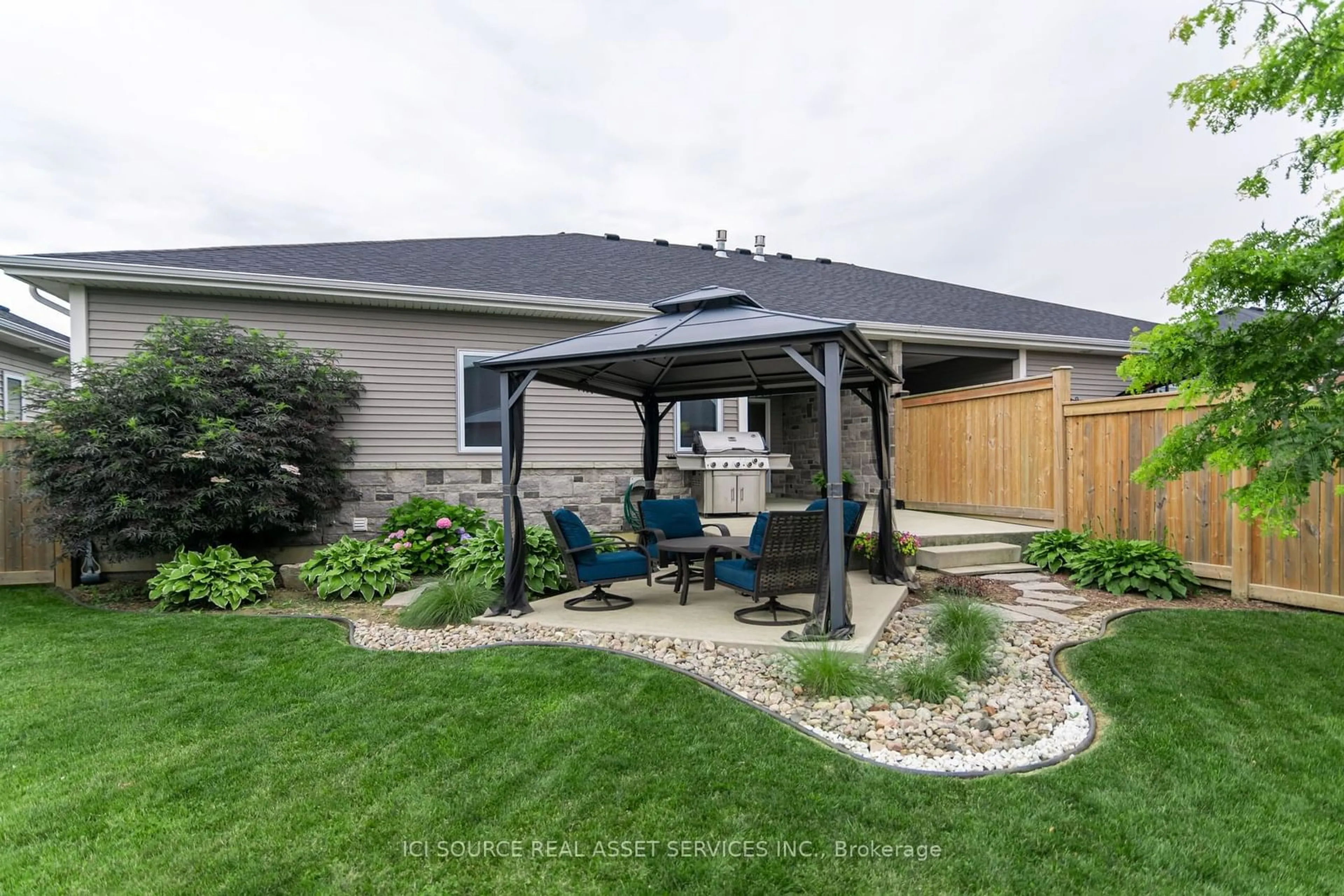 Patio for 209 Summerset Pl, Chatham-Kent Ontario N7L 0G4