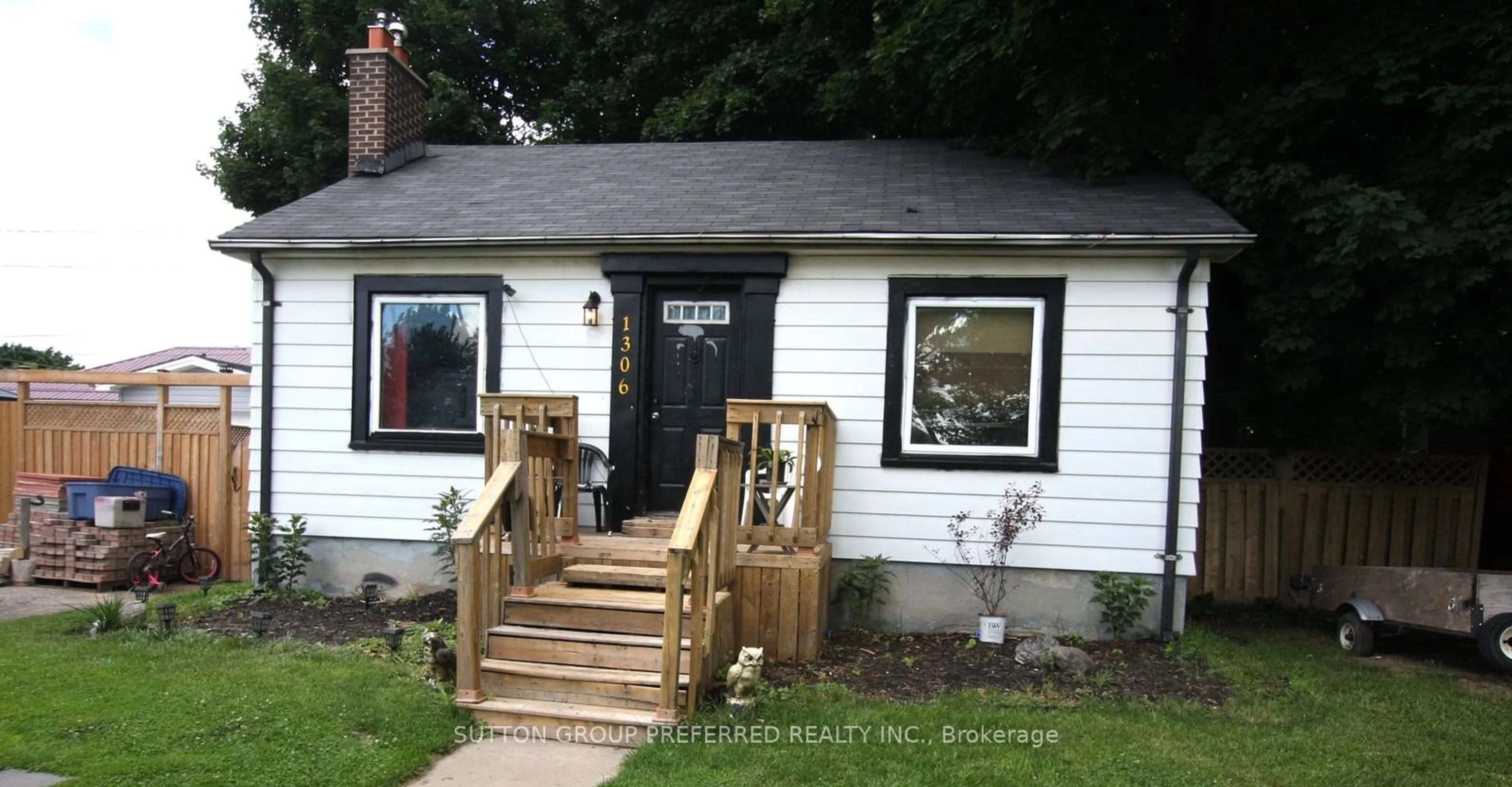 Frontside or backside of a home for 1306 Brydges St, London Ontario N5W 2C4