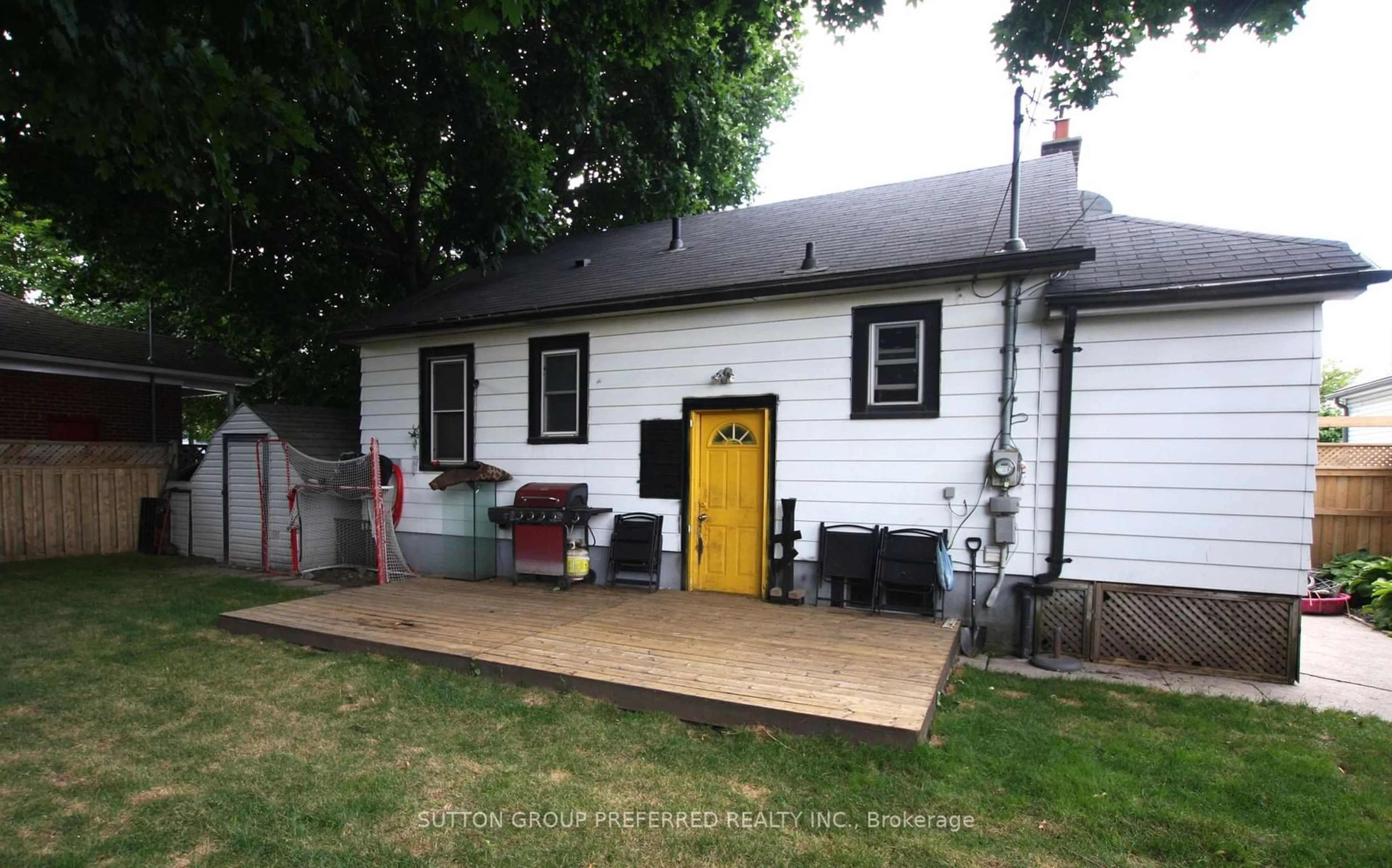 Shed for 1306 Brydges St, London Ontario N5W 2C4