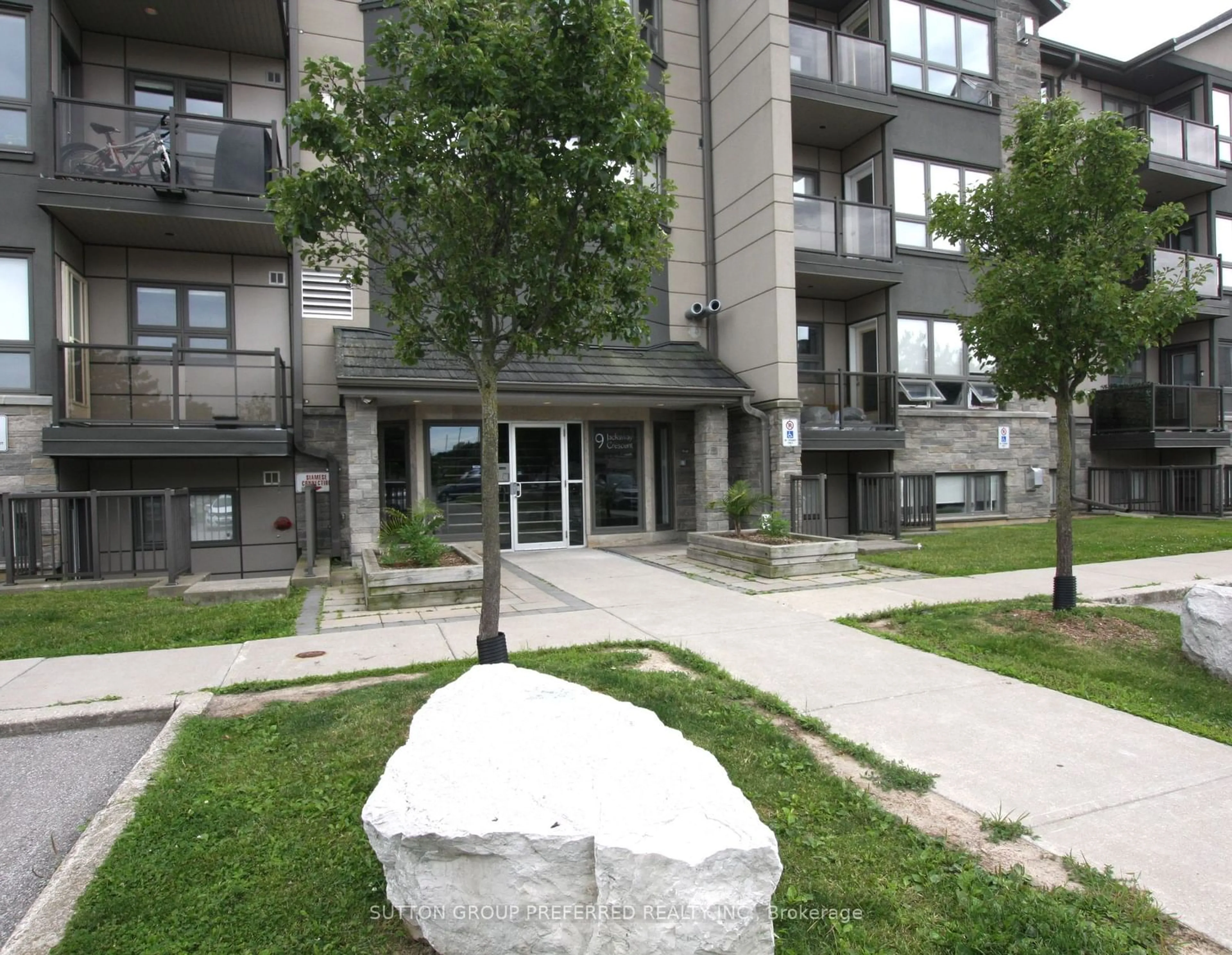 A pic from exterior of the house or condo for 9 Jacksway Cres #417, London Ontario N5X 3T7