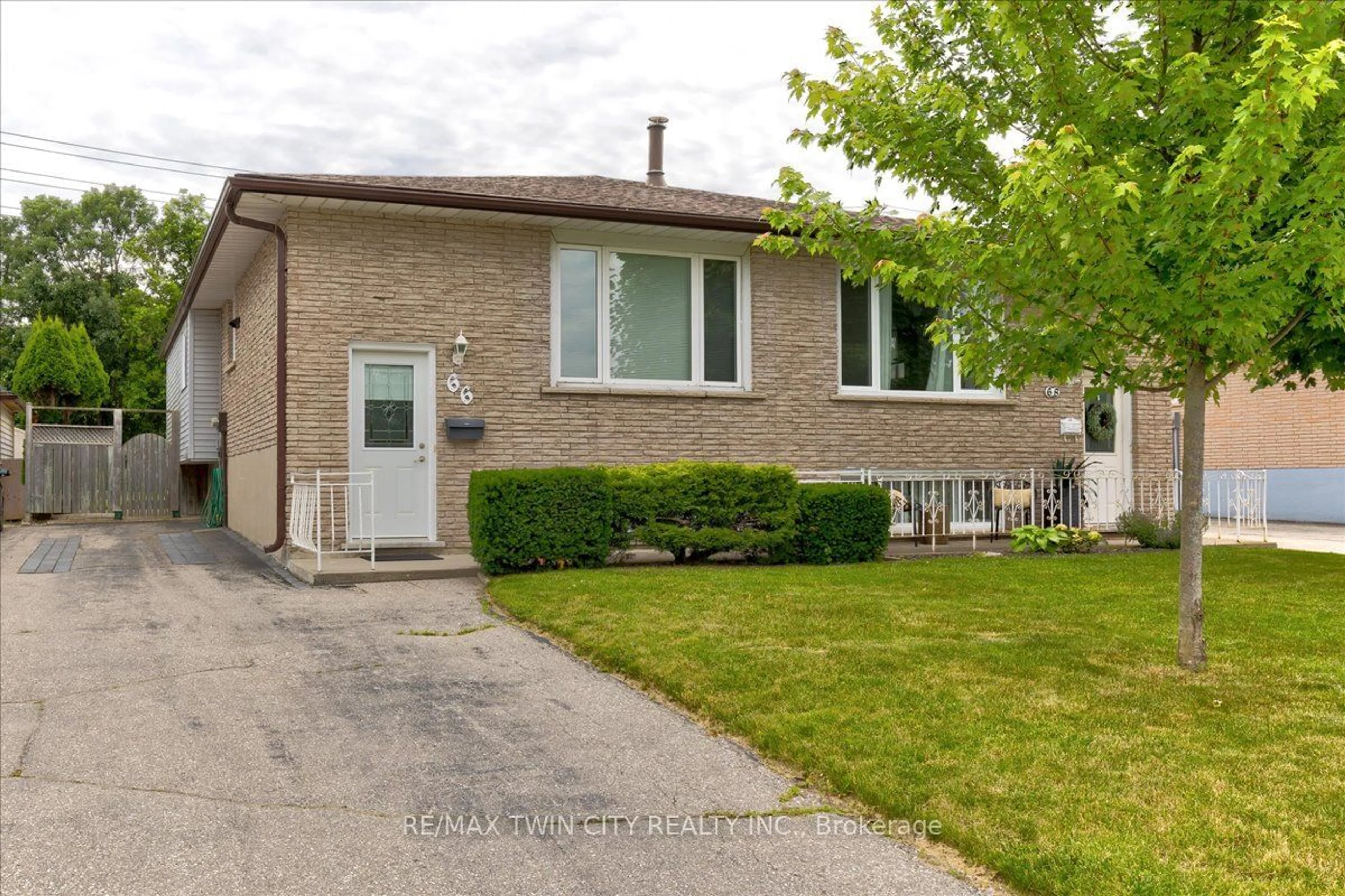 Frontside or backside of a home for 66 Bakersfield Dr, Cambridge Ontario N1R 6X6