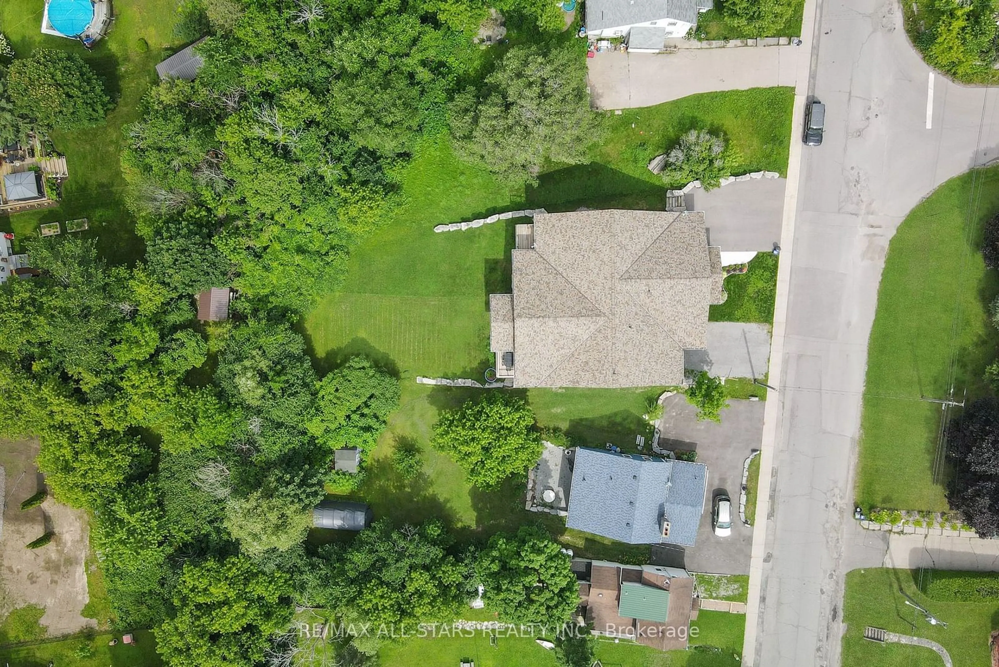 Frontside or backside of a home, the street view for 98 Bond St, Kawartha Lakes Ontario K0M 1N0