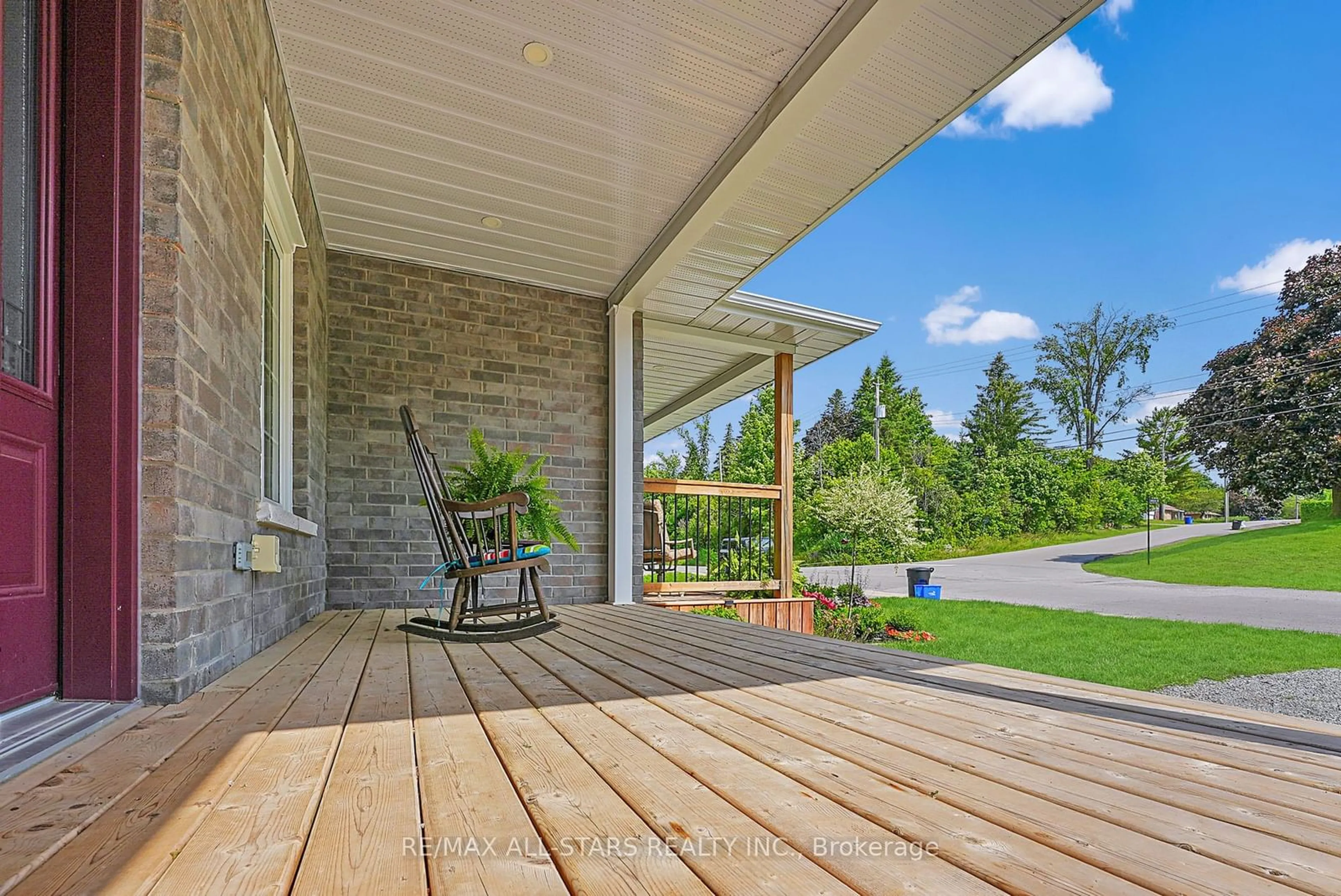 Patio, cottage for 98 Bond St, Kawartha Lakes Ontario K0M 1N0