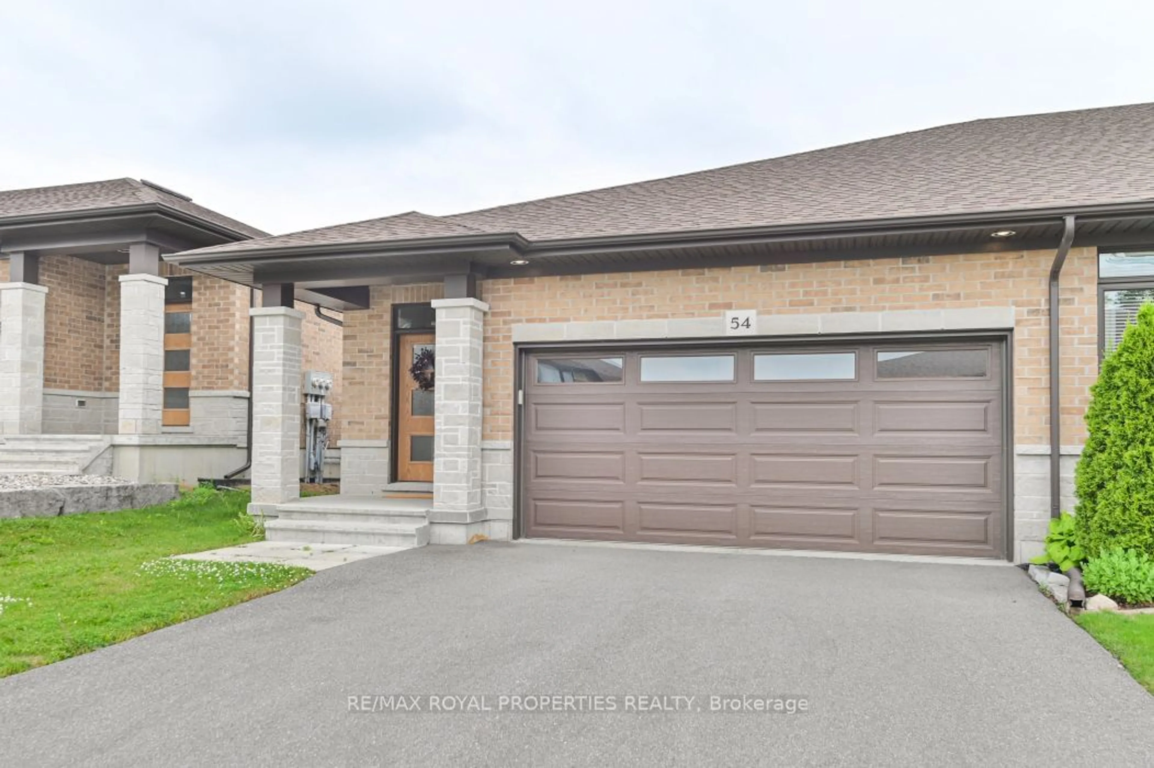 Home with brick exterior material for 54 Ledgerock Crt, Belleville Ontario K8R 0A6