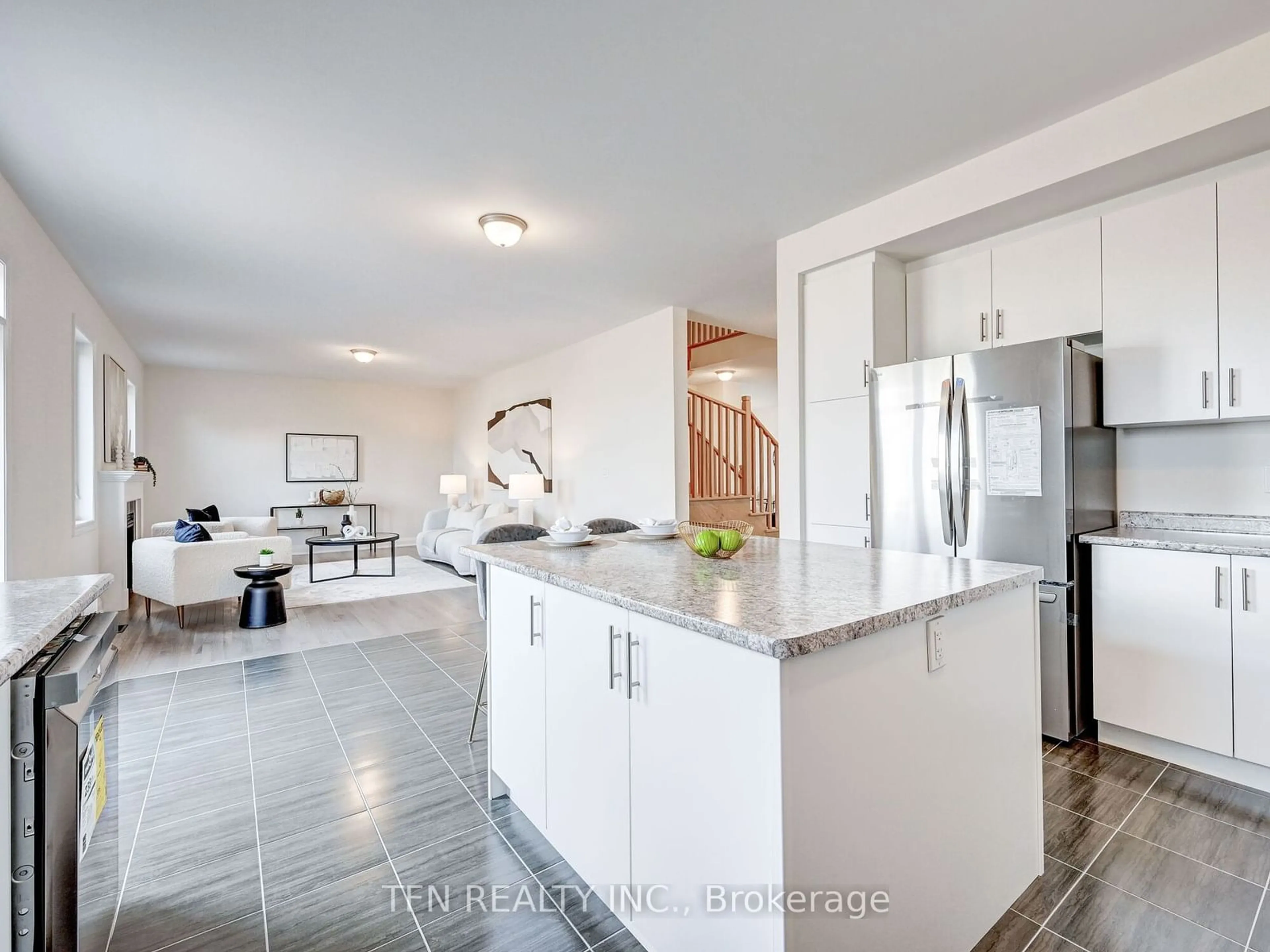 Contemporary kitchen for 66 Oriole Cres, Port Colborne Ontario L3K 6E2