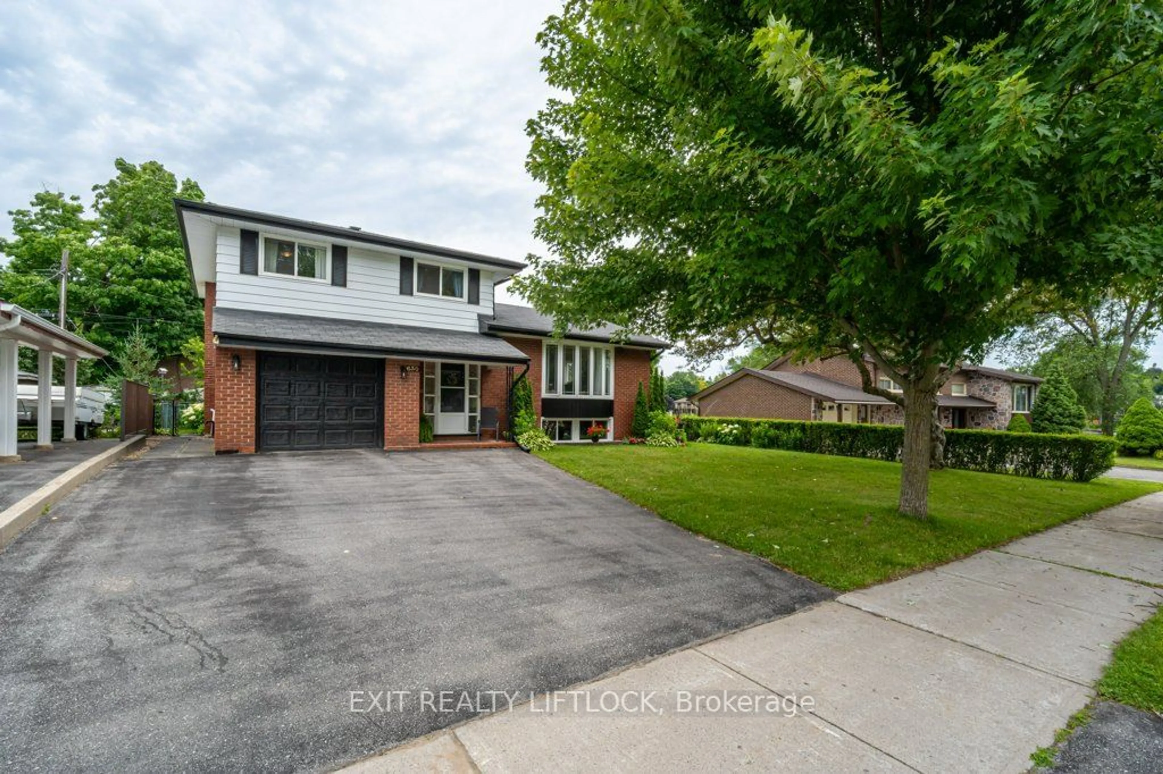 Frontside or backside of a home for 630 Lillian St, Peterborough Ontario K9J 3C1