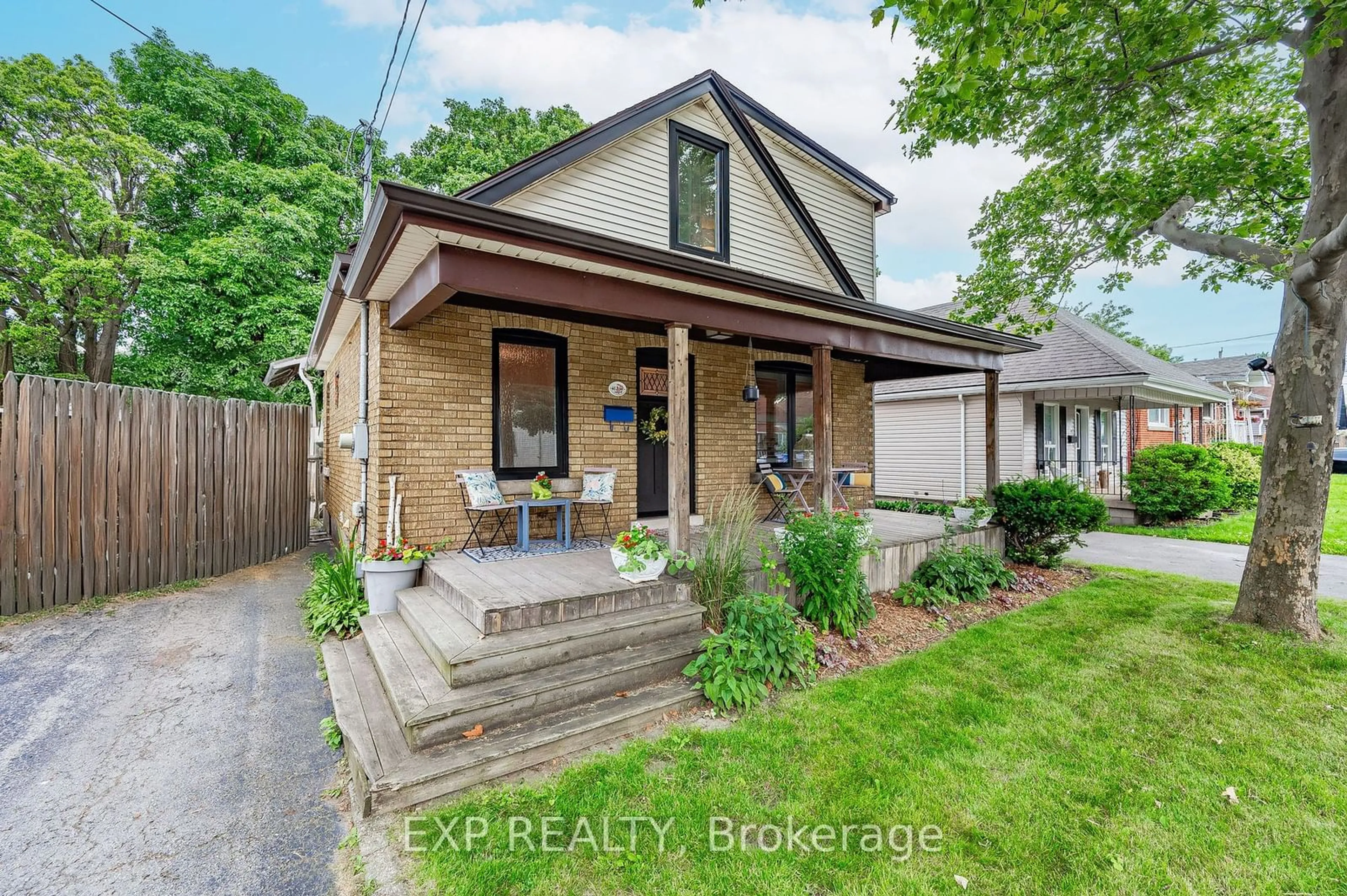 Frontside or backside of a home for 41 East 32nd St, Hamilton Ontario L8V 3R7