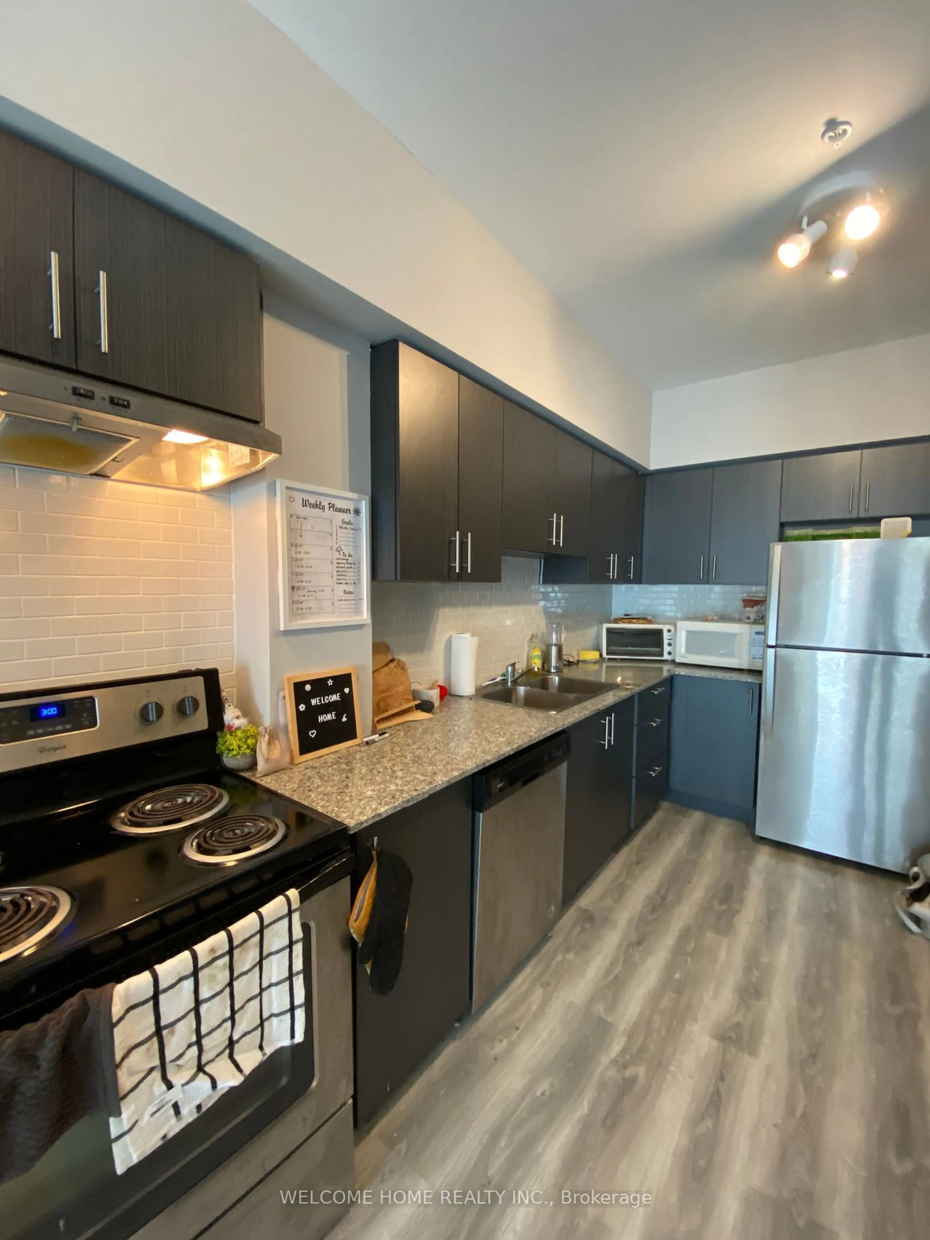 Standard kitchen for 275 Larch St ##G114, Waterloo Ontario N2L 3R2