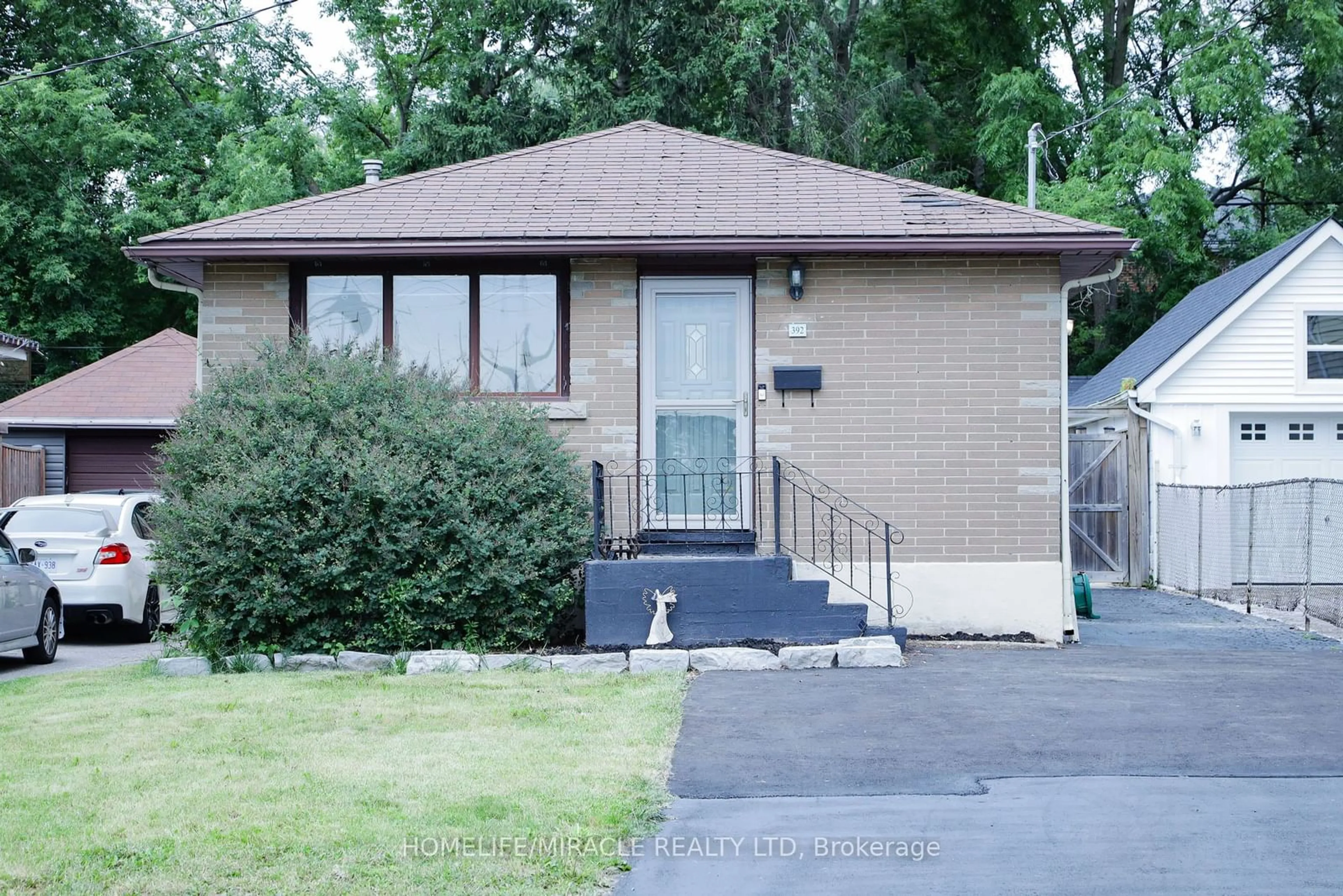 Frontside or backside of a home for 392 Wellington St, Brantford Ontario N3S 4A9