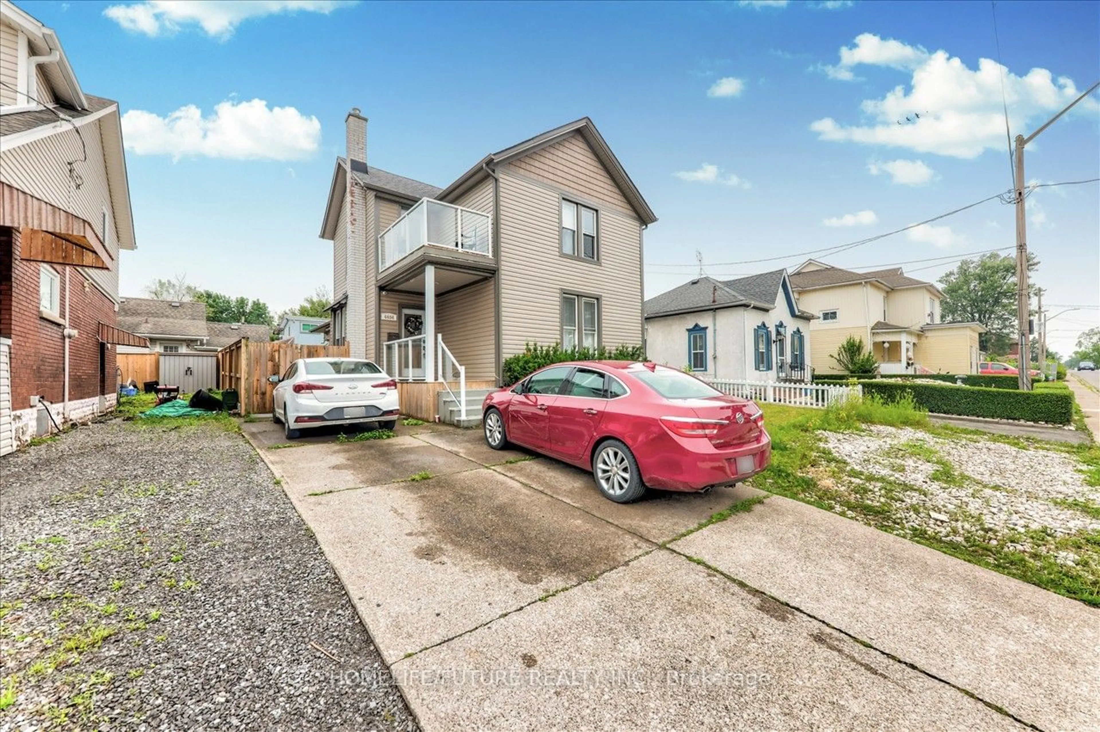 Frontside or backside of a home, the street view for 4404 Morrison St, Niagara Falls Ontario L2E 2B3