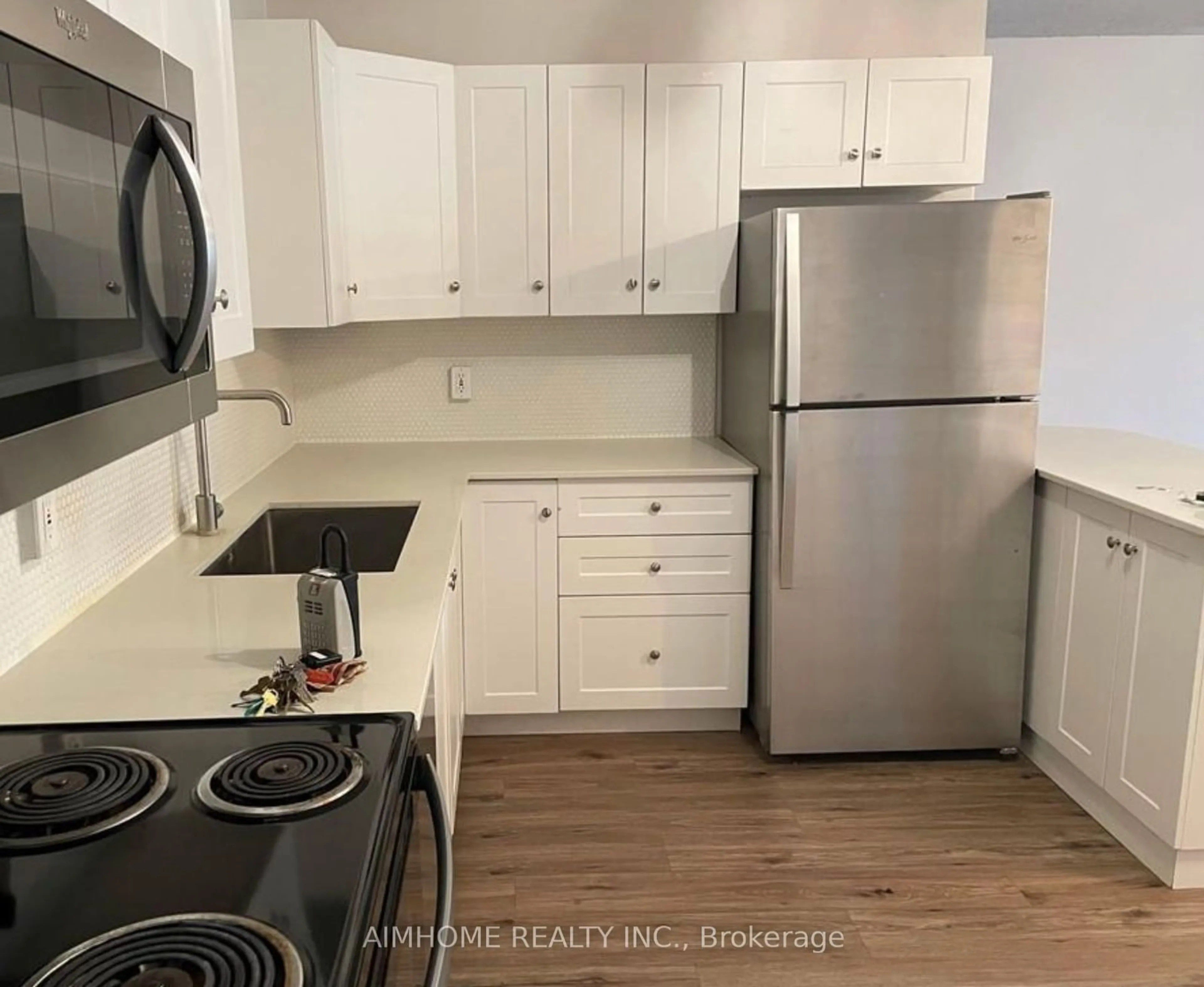 Standard kitchen for 113 Westmount Rd #1, Waterloo Ontario N2L 5G5