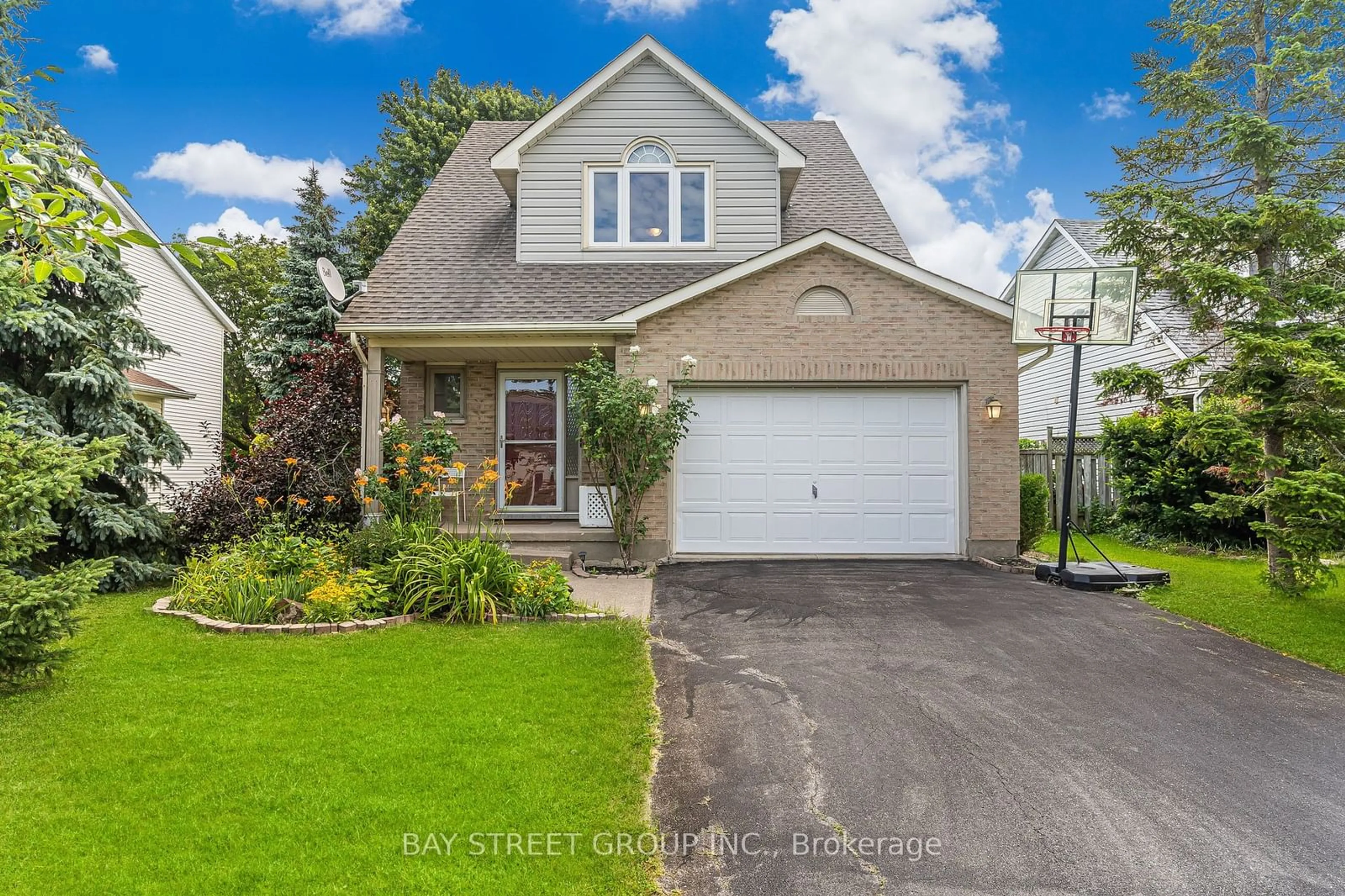 Frontside or backside of a home for 4 Westbury Dr, St. Catharines Ontario L2S 3V2