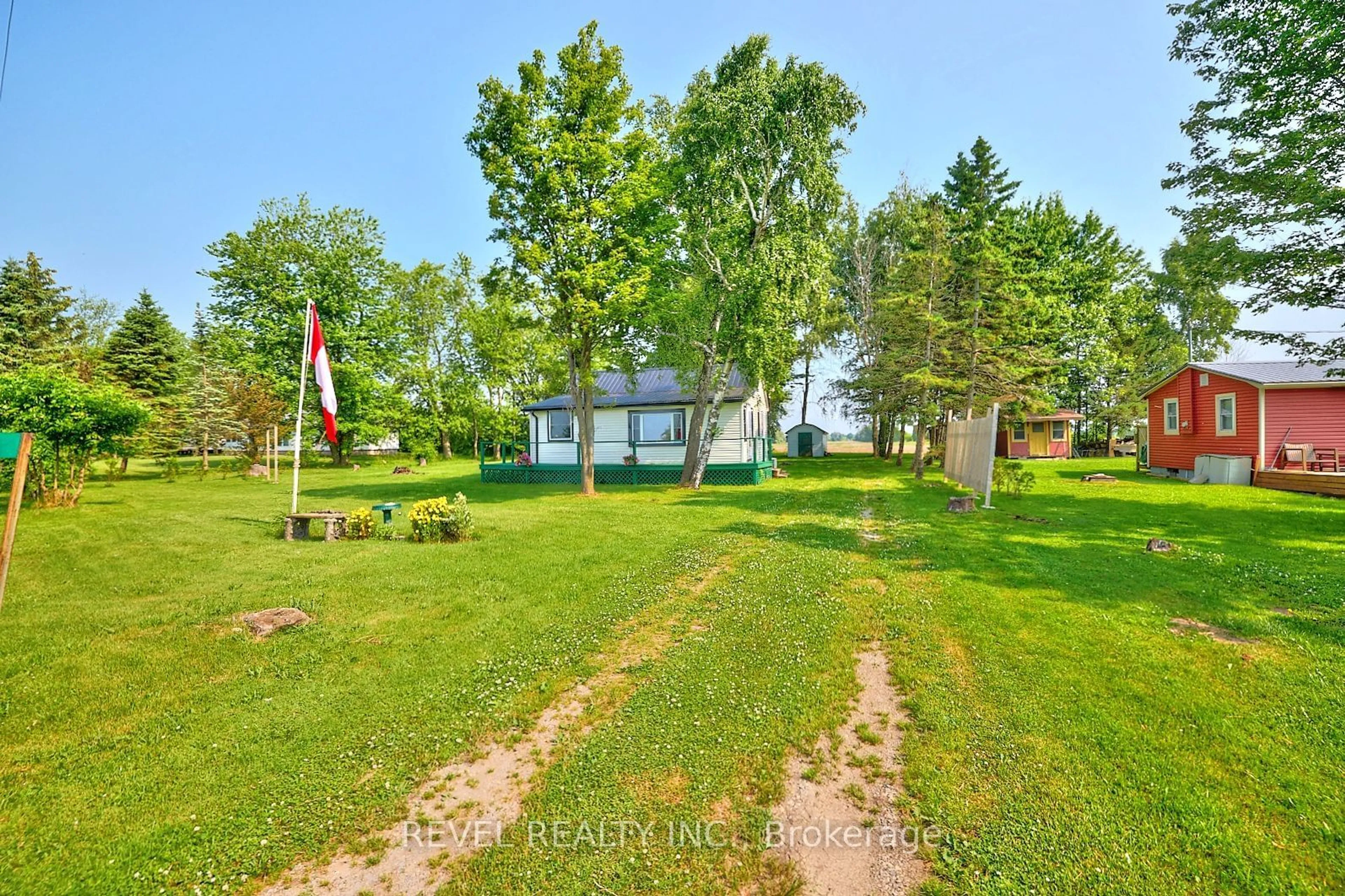 Cottage for 32 Erie Heights Line, Haldimand Ontario N0A 1K0