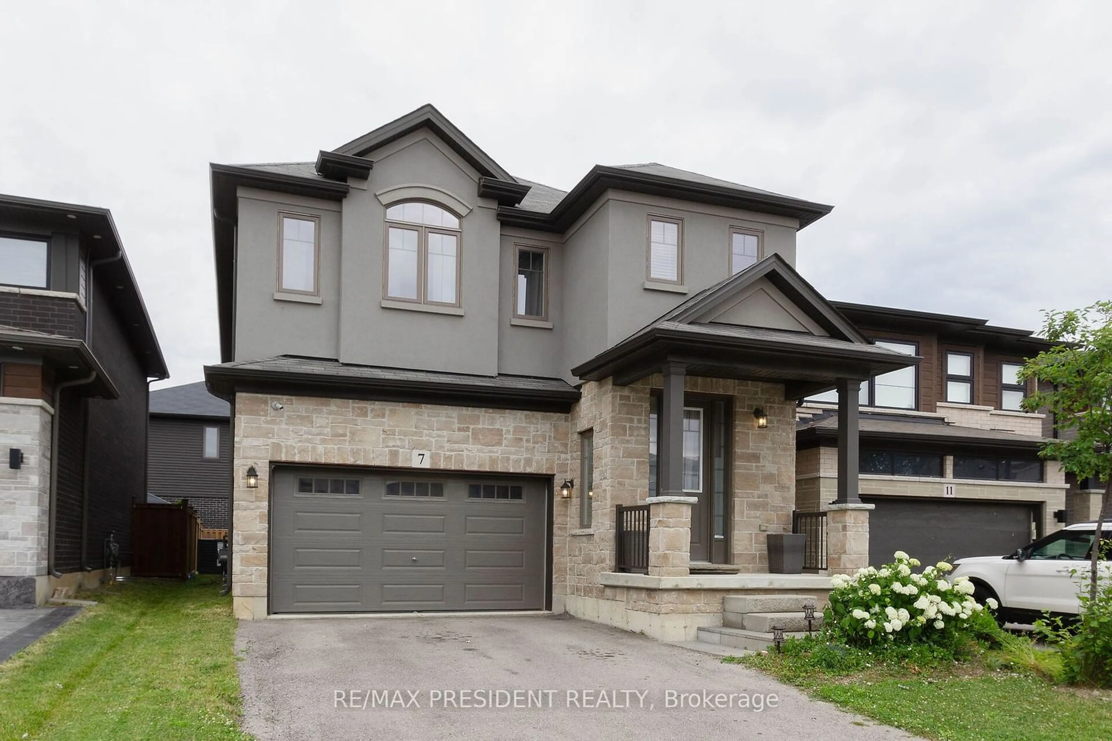 Frontside or backside of a home for 7 Lexington Ave, Hamilton Ontario L8J 0L3