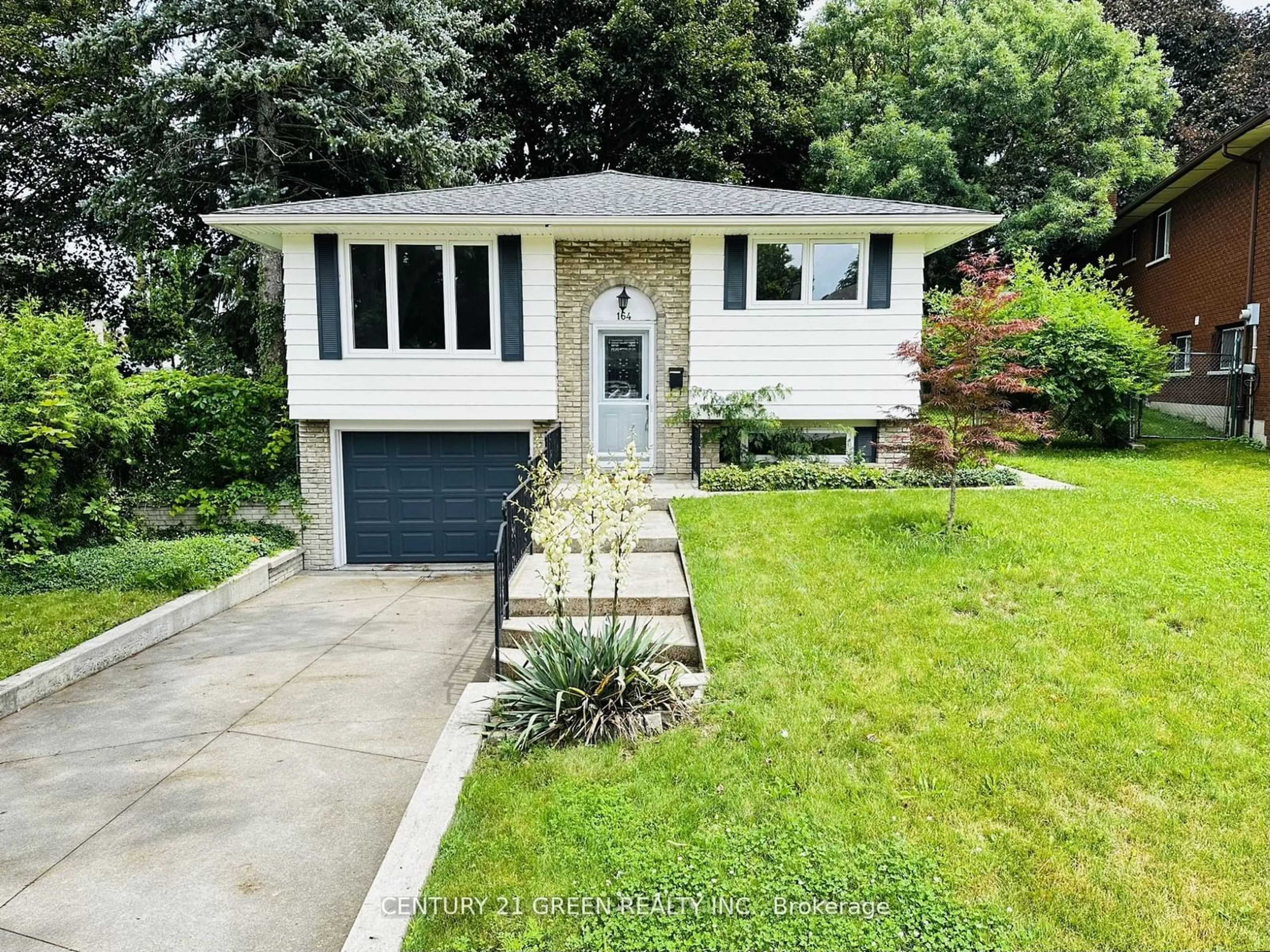 Frontside or backside of a home for 164 Gardiner Dr, Hamilton Ontario L9C 6N4