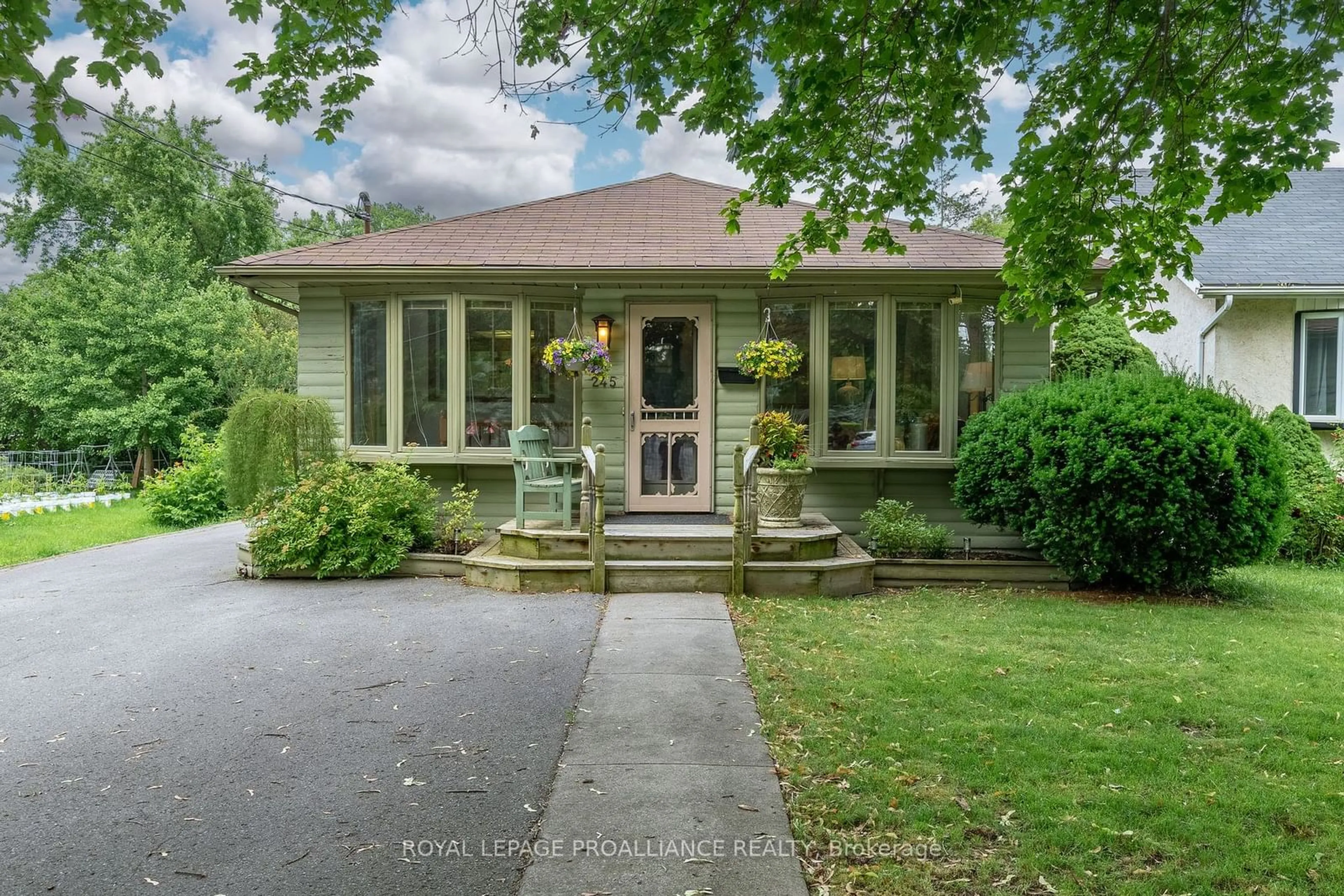 Outside view for 245 Herchimer Ave, Belleville Ontario K8N 4H1