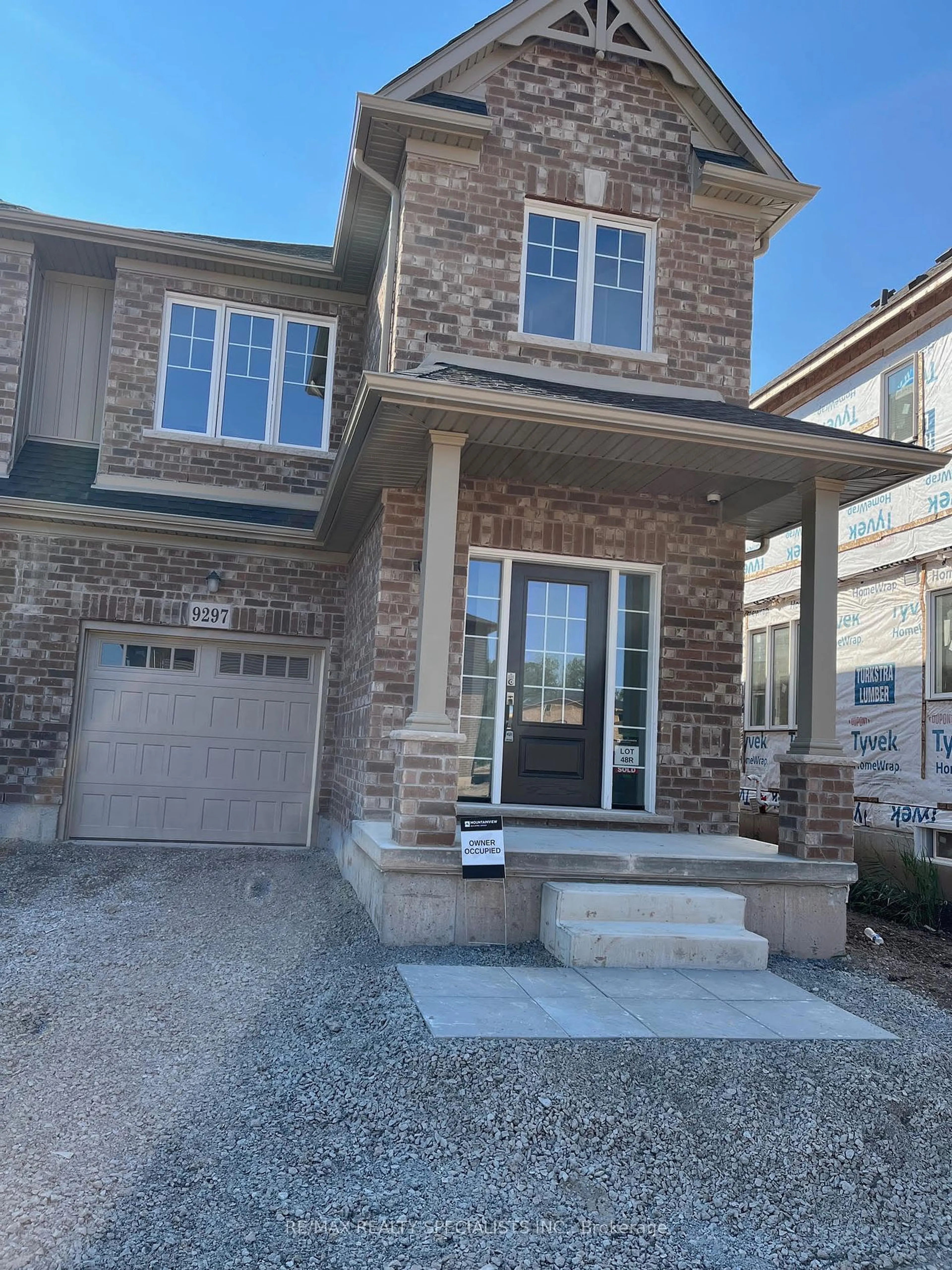 Home with brick exterior material for 9297 GRIFFON St, Niagara Falls Ontario L2G 3R6