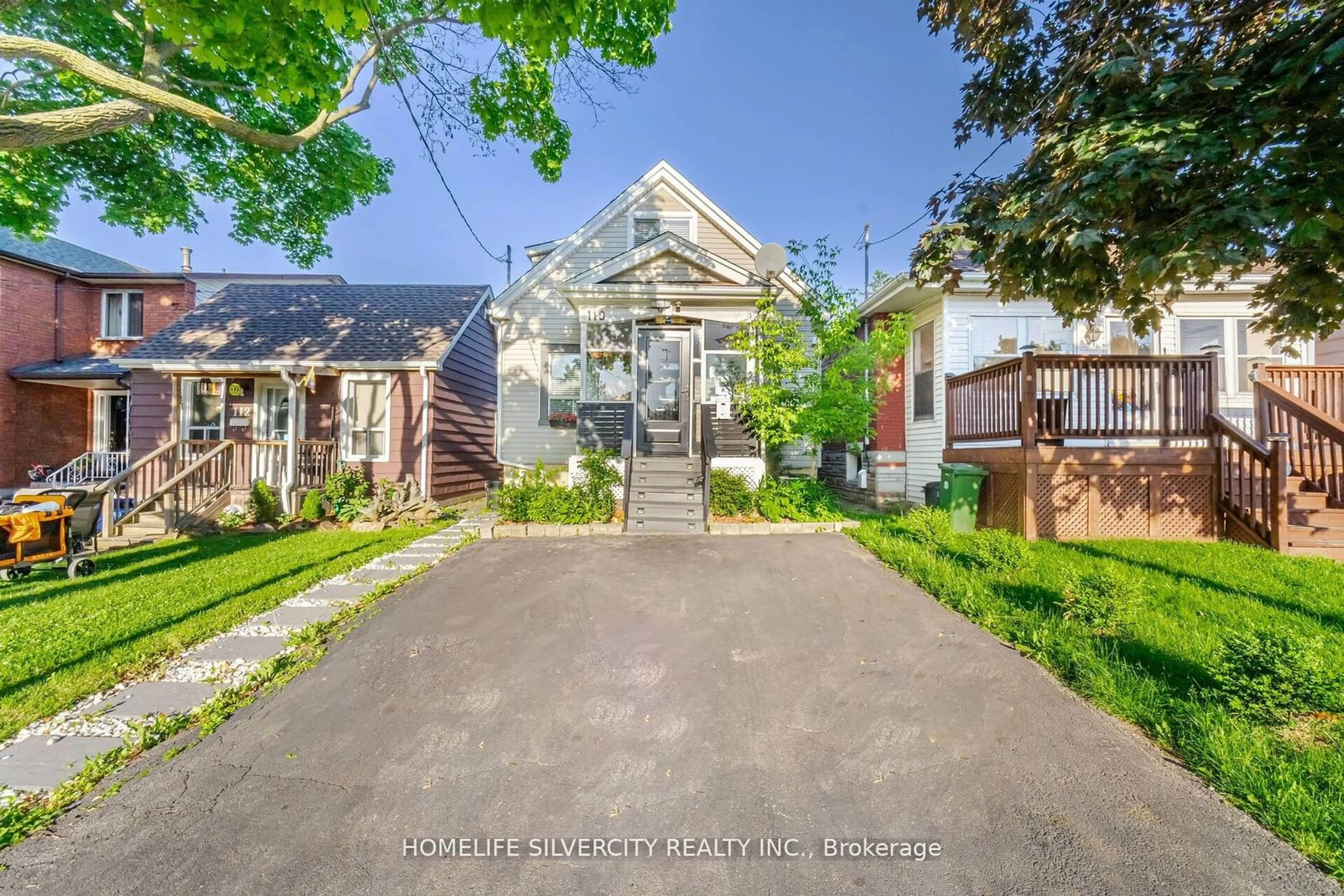 Frontside or backside of a home for 110 Graham Ave, Hamilton Ontario L8H 4J9