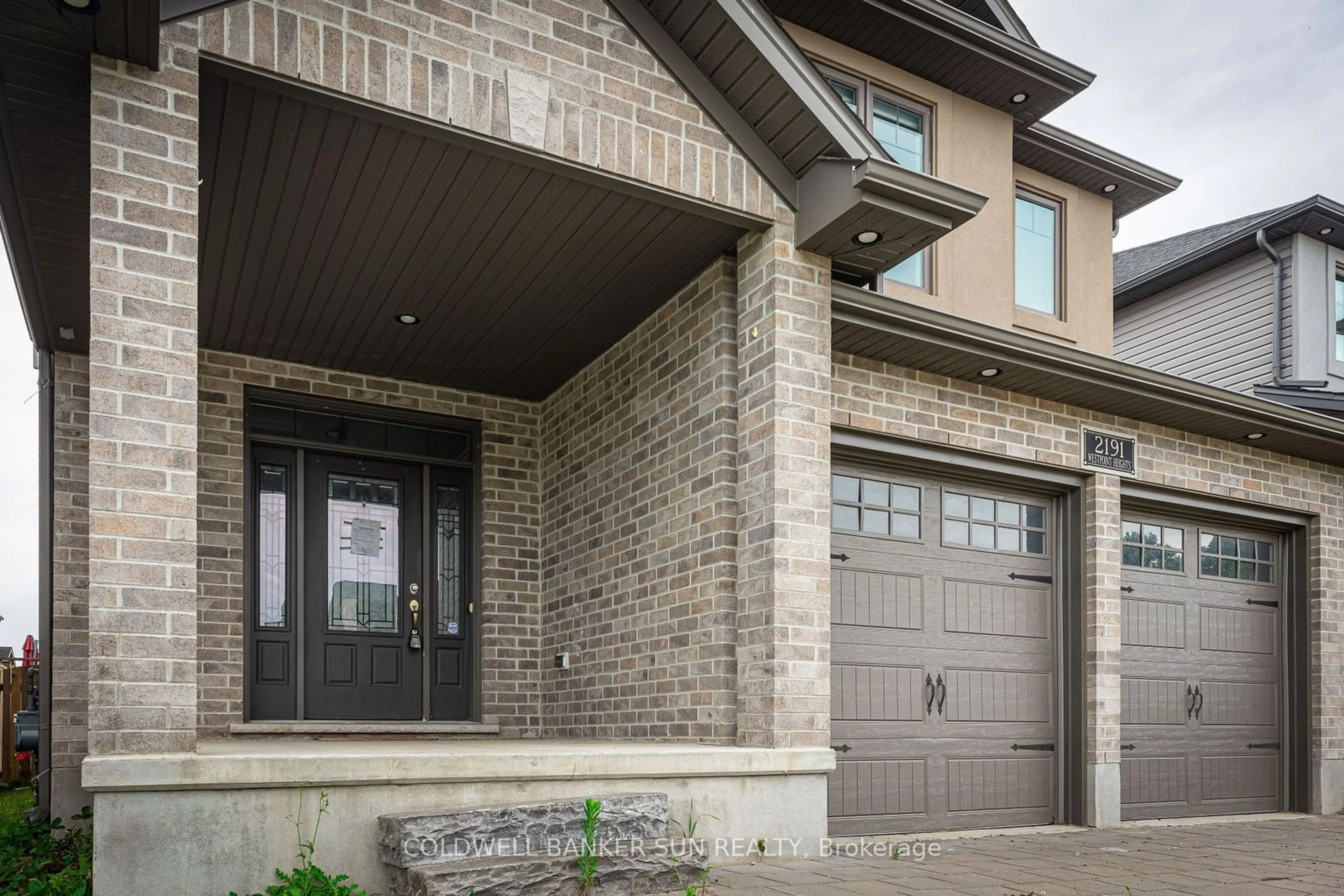 Home with brick exterior material for 2191 Westpoint Hts, London Ontario N6P 0E5