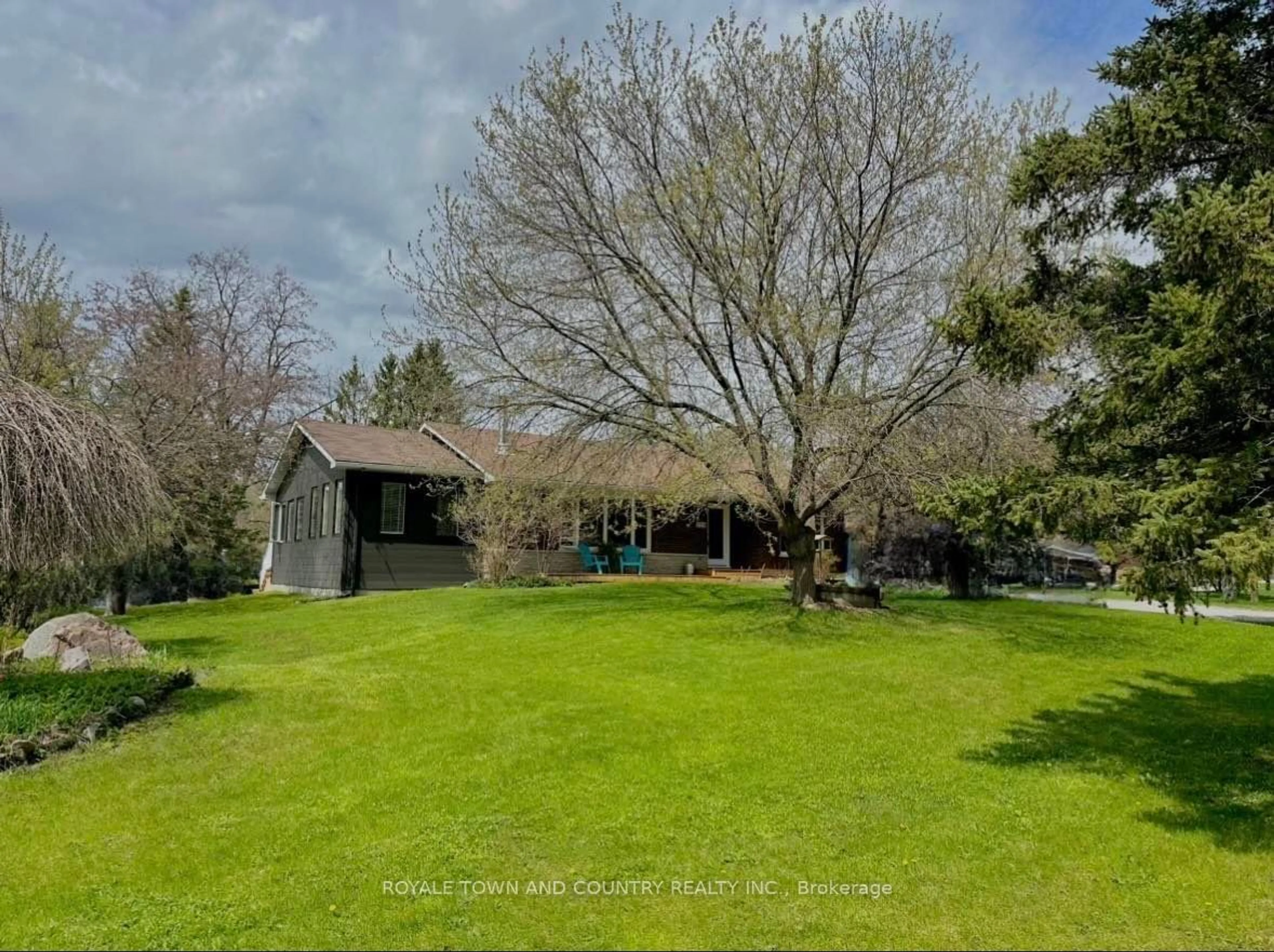 Outside view for 225 Clifton St, Kawartha Lakes Ontario K0M 1N0