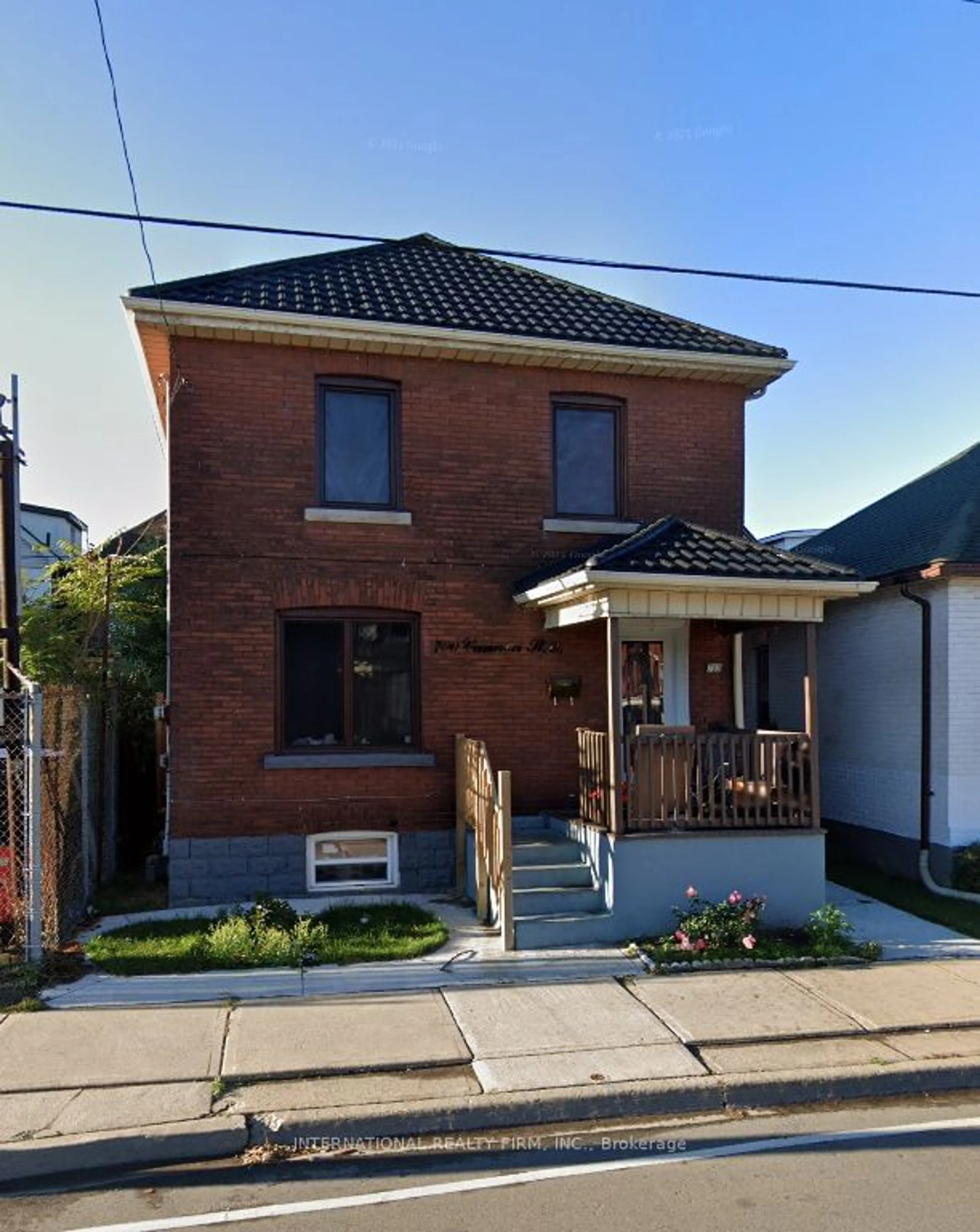 Home with brick exterior material for 700 Cannon St, Hamilton Ontario L8L 2G7