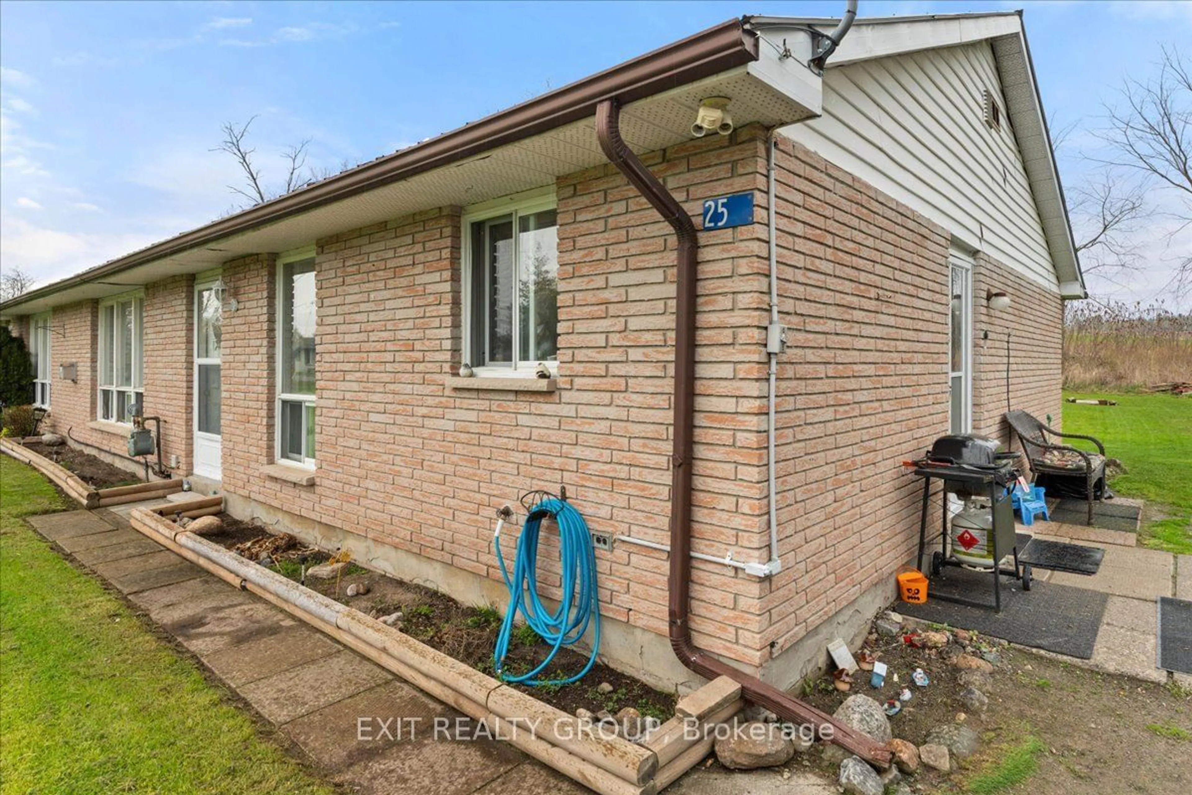 Home with brick exterior material for 23-25 Duncan St, Quinte West Ontario K0K 2C0