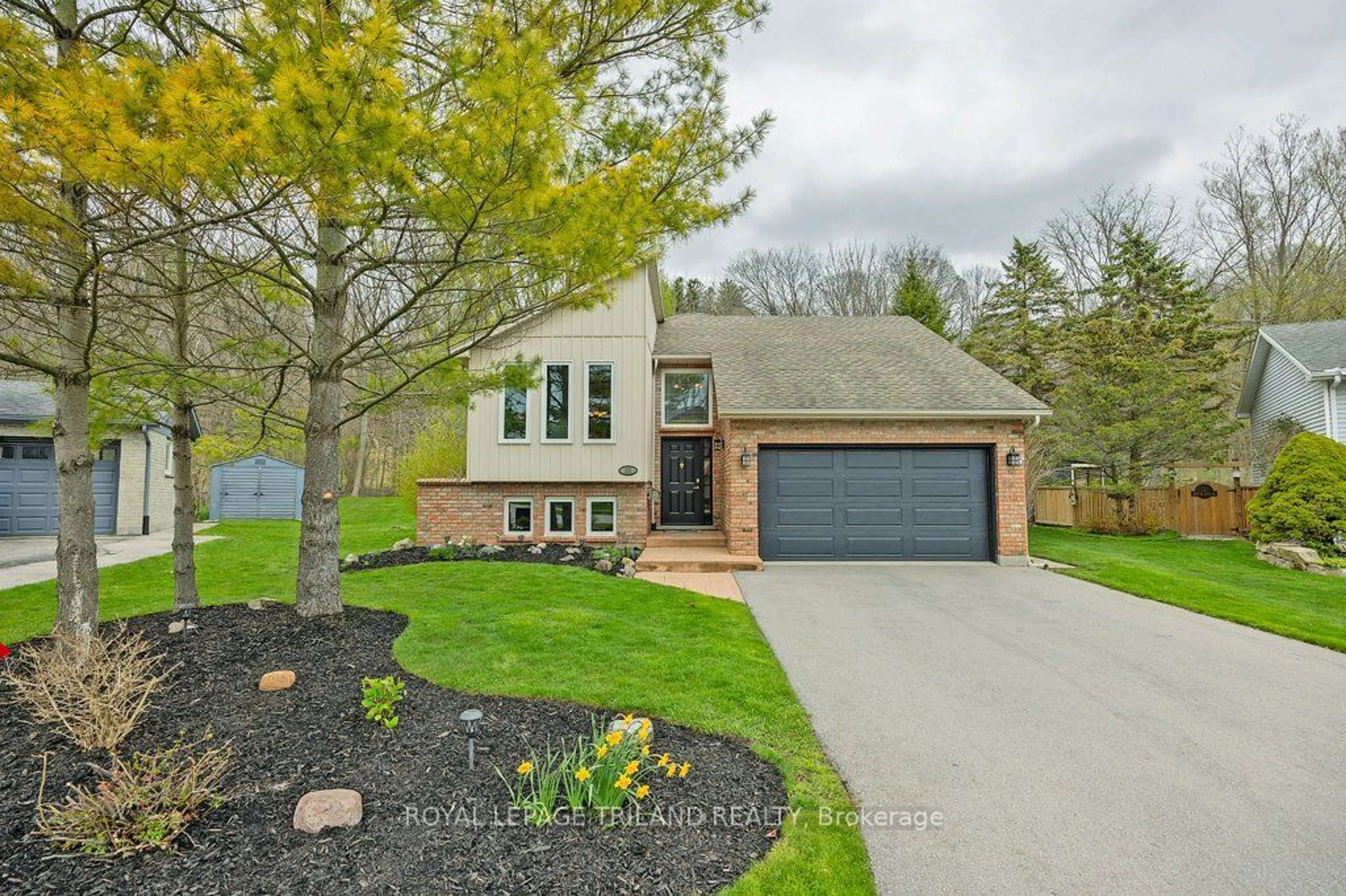 Home with brick exterior material for 321 SELBOURNE Dr, Central Elgin Ontario N5L 1B1