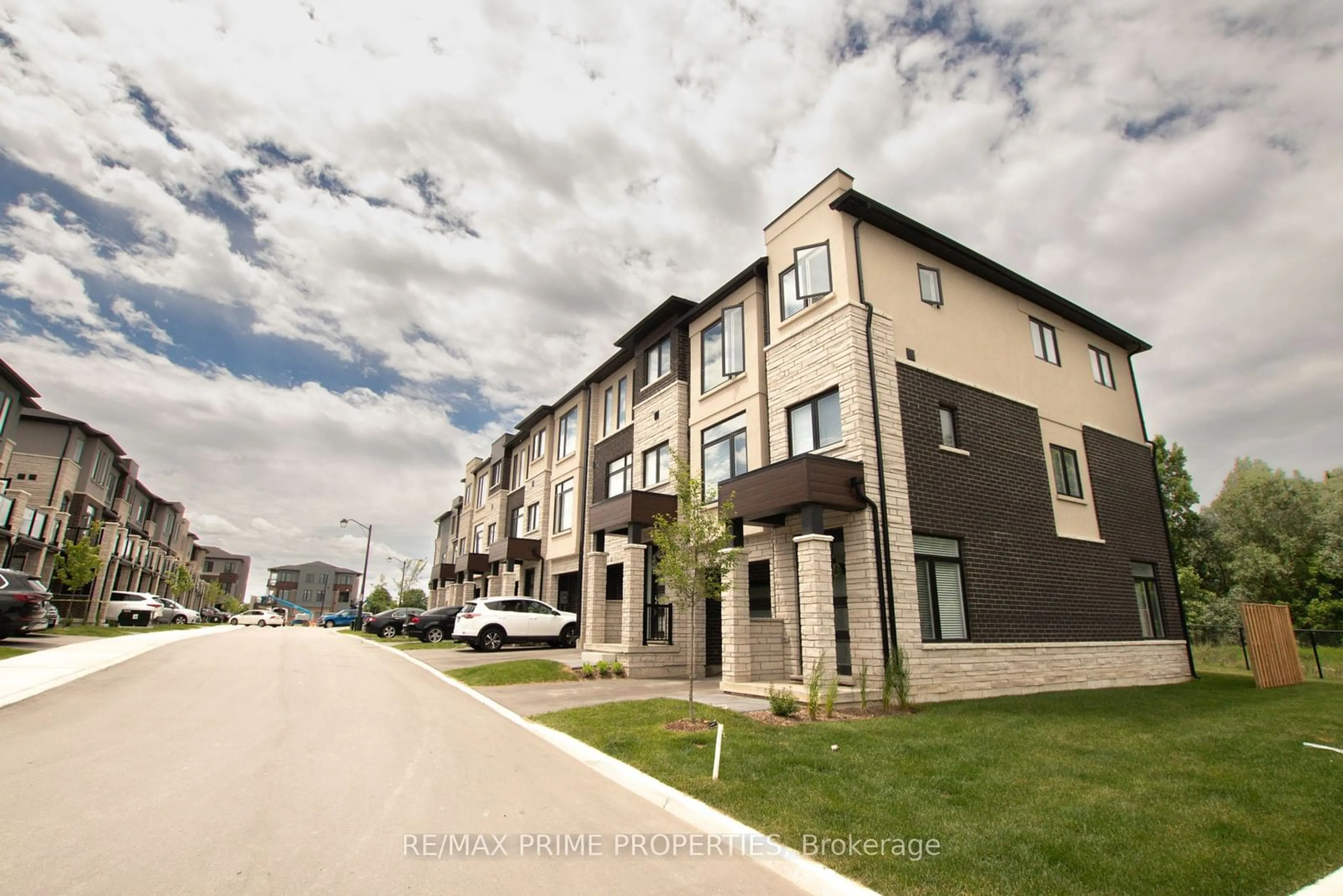 A pic from exterior of the house or condo for 290 Equestrian Ave #39, Cambridge Ontario N3H 4R6