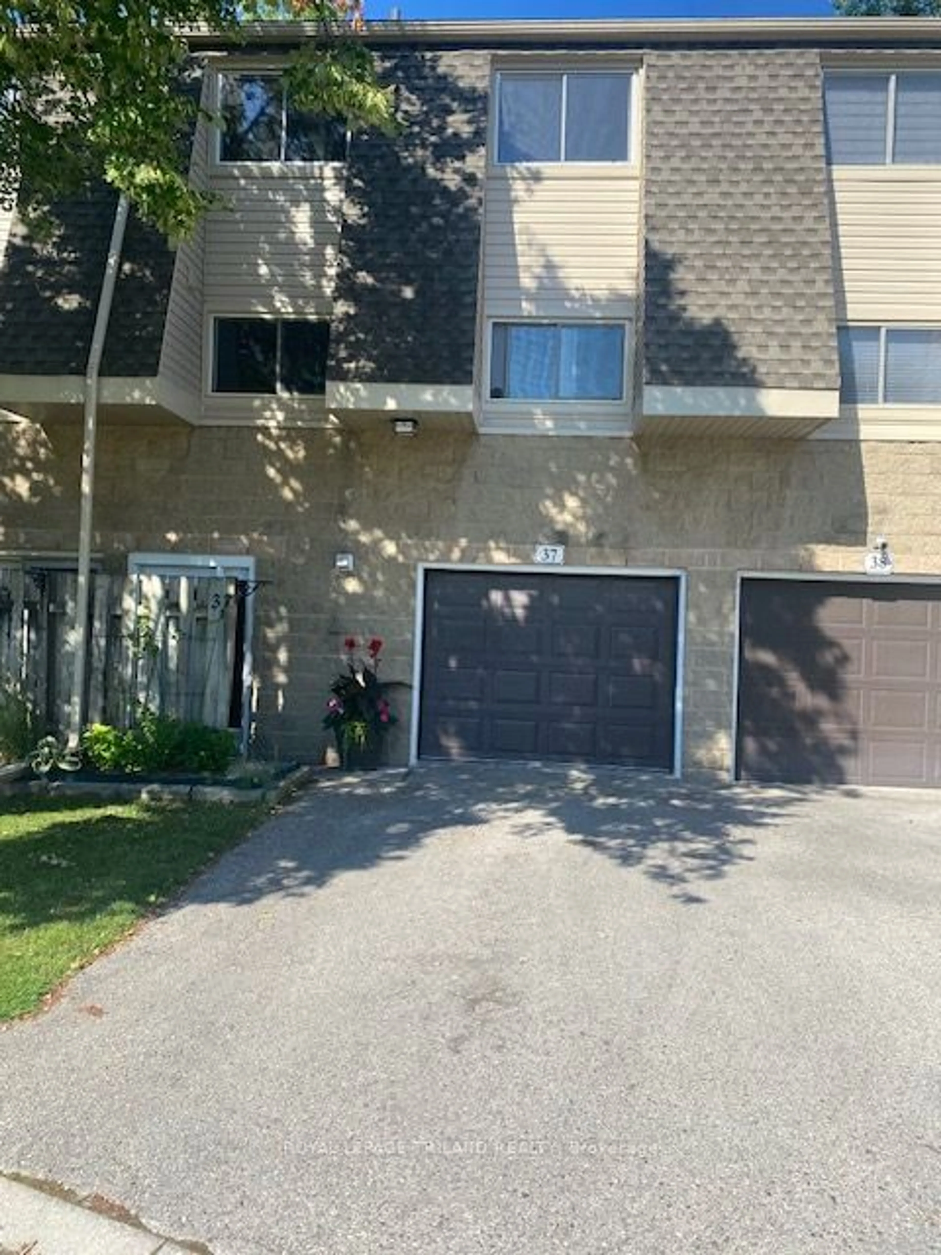 A pic from exterior of the house or condo for 1460 Limberlost Rd #37, London Ontario N6G 2C6