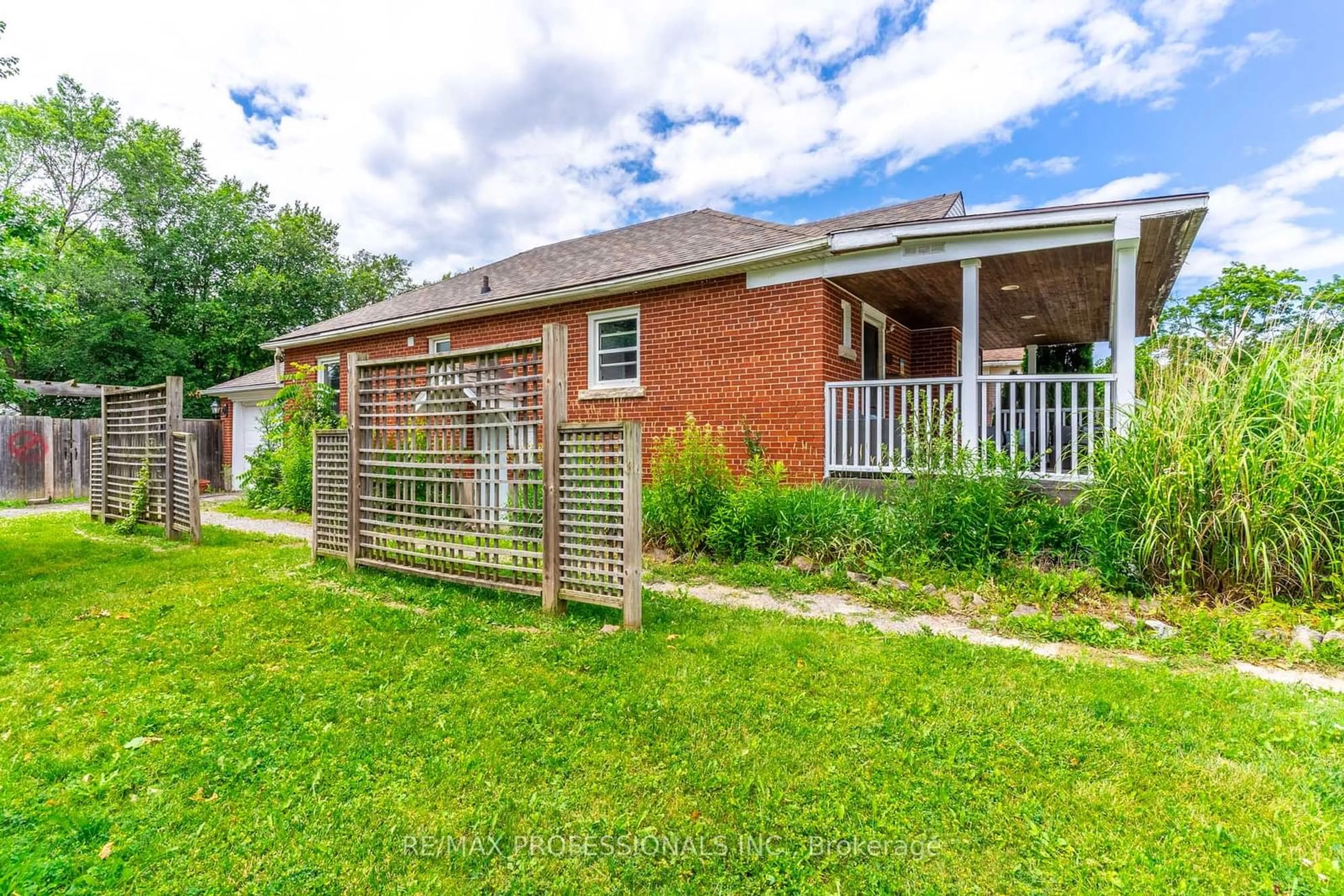 Fenced yard for 170 Highland Ave, St. Catharines Ontario L2R 4J6